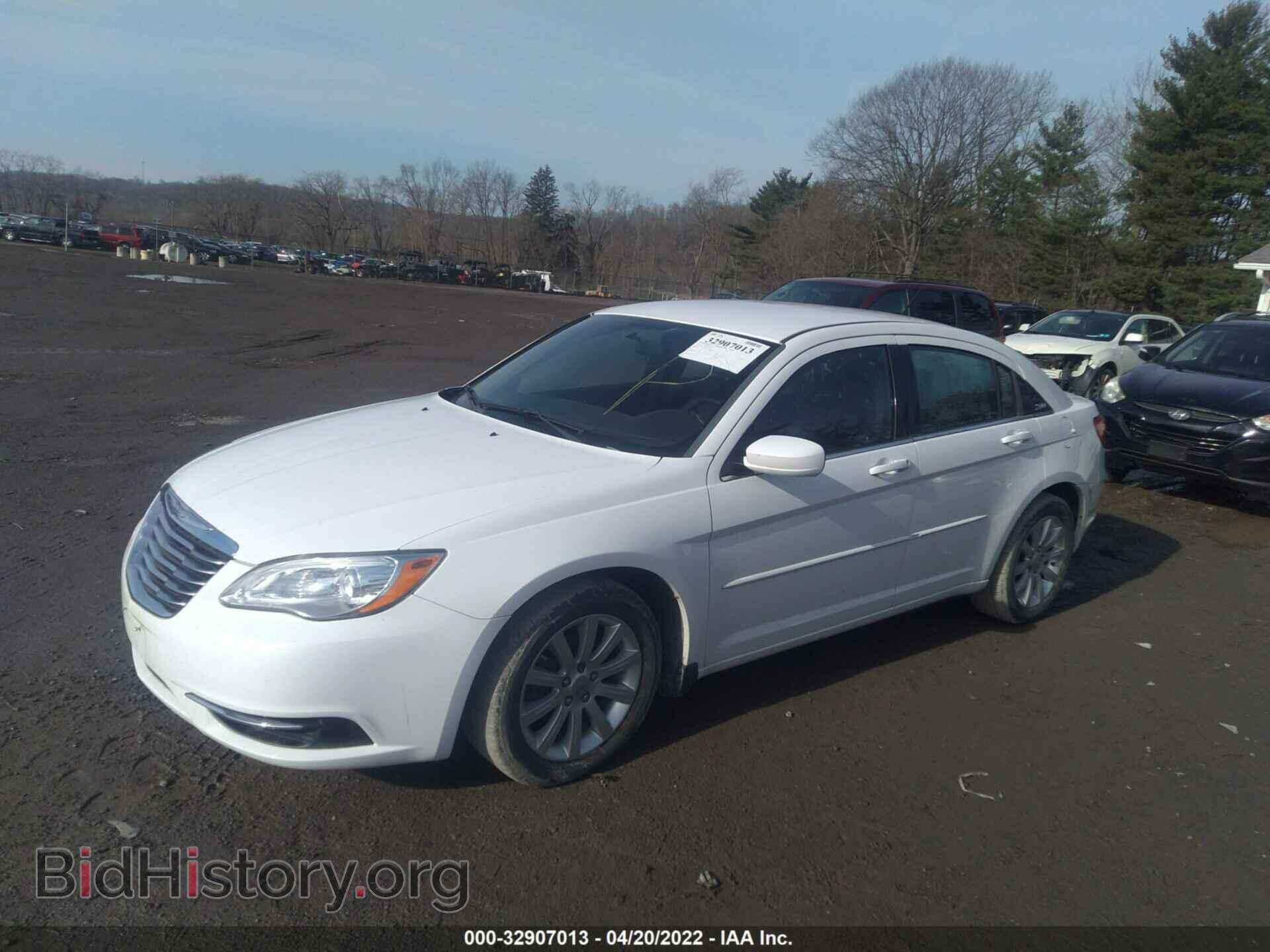 2013 CHRYSLER 200 - VIN: 1C3CCBBG1DN731981 - Photo 2