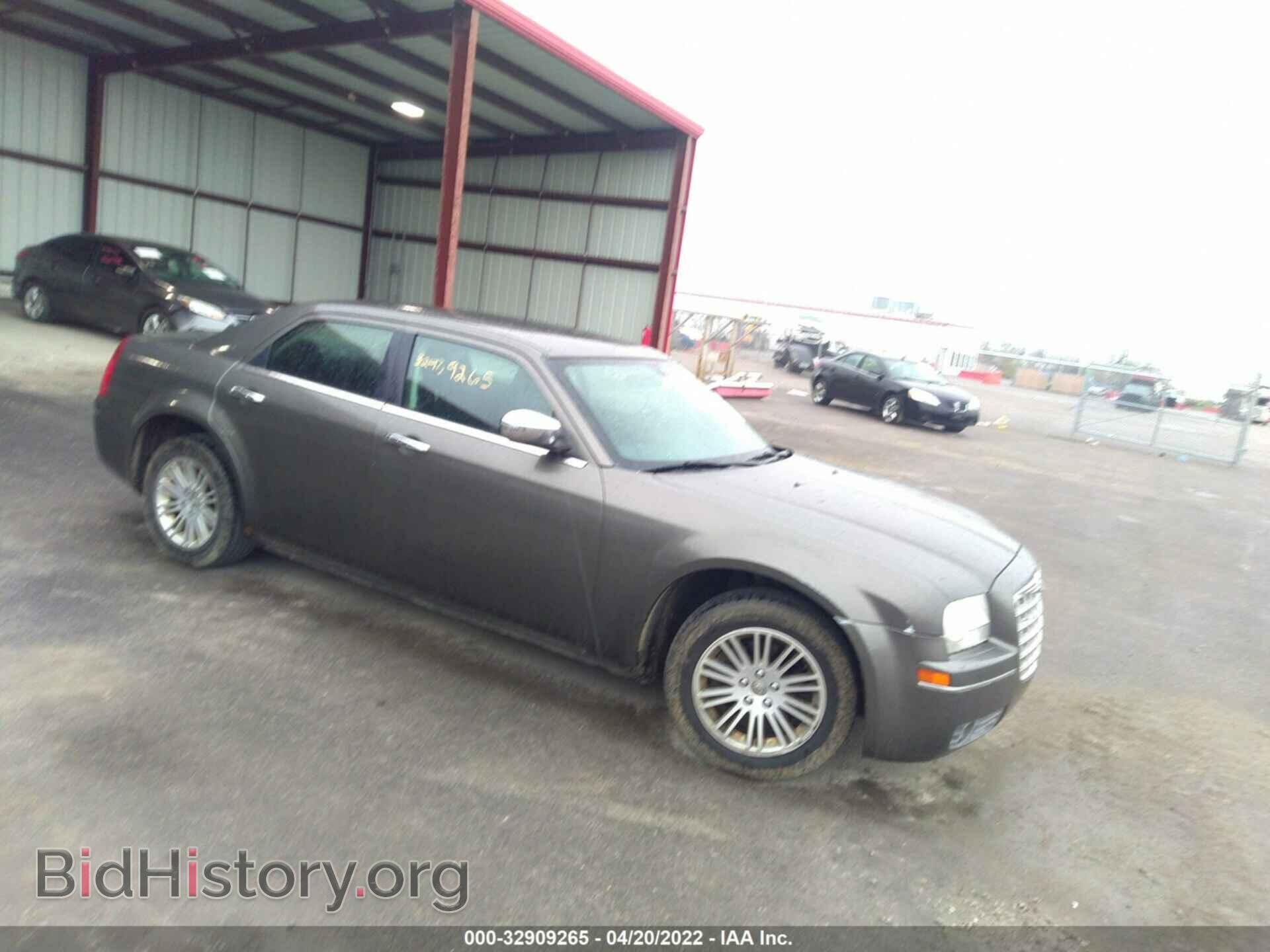 Photo 2C3CA4CDXAH105758 - CHRYSLER 300 2010