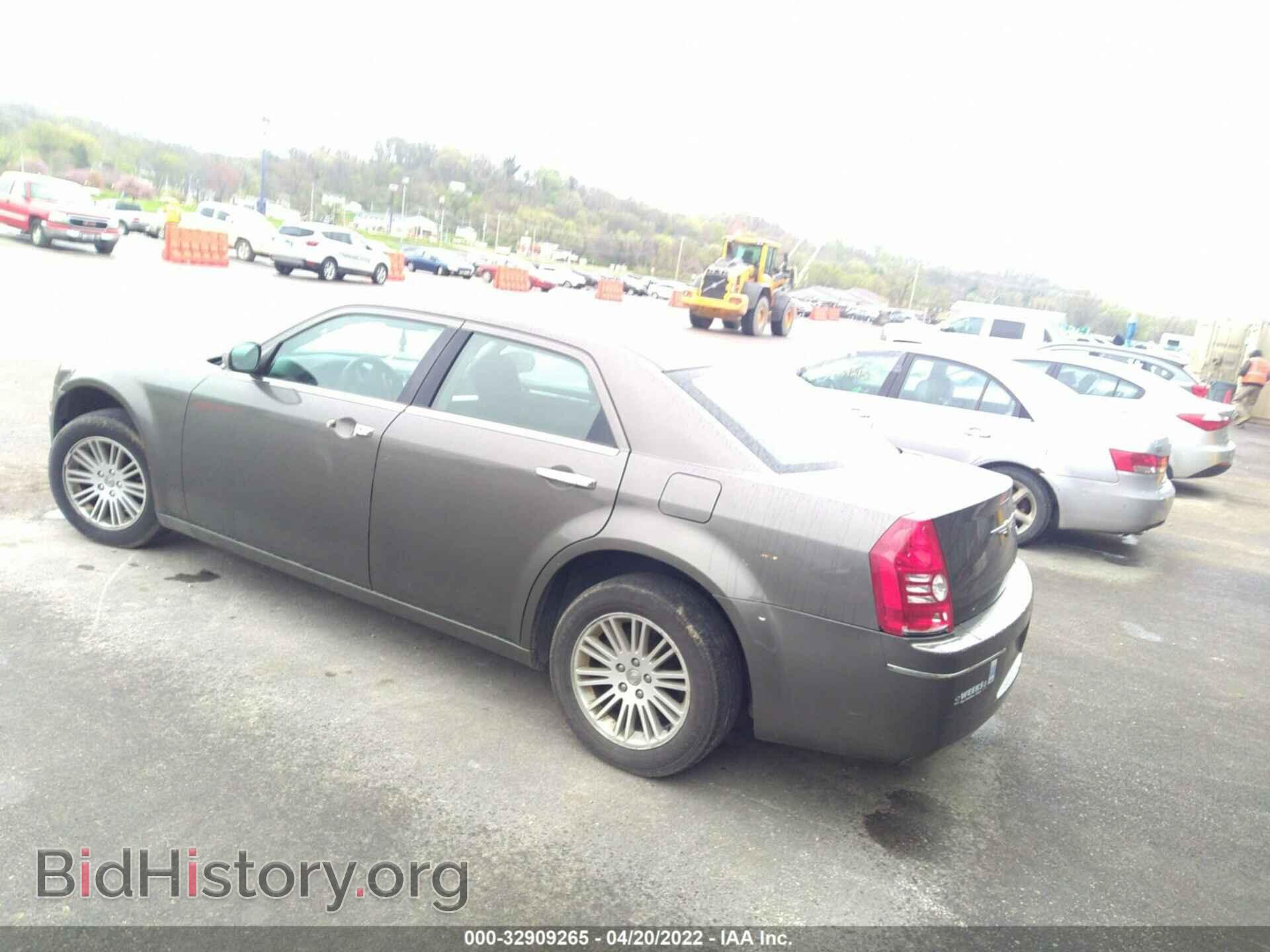 2010 CHRYSLER 300 - VIN: 2C3CA4CDXAH105758 - Фото 3