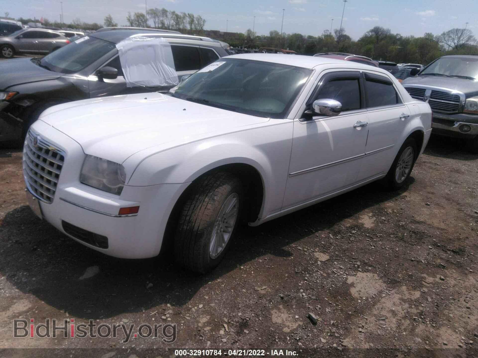 2010 CHRYSLER 300 - VIN: 2C3CA5CV4AH326867 - Фото 2