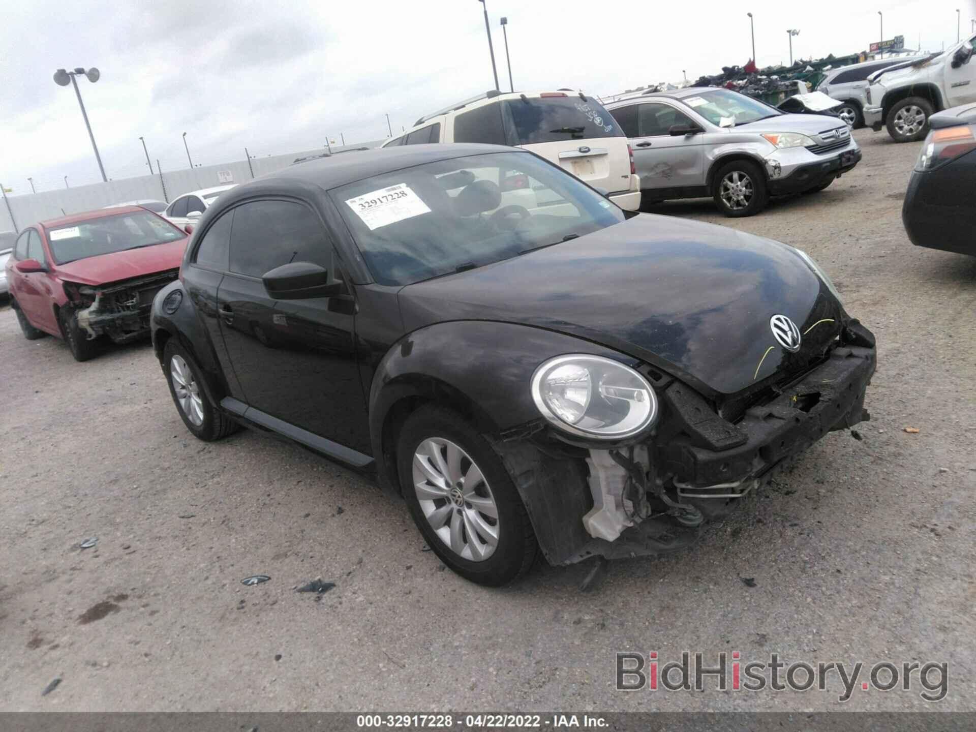 Photo 3VWF17AT8FM646334 - VOLKSWAGEN BEETLE COUPE 2015