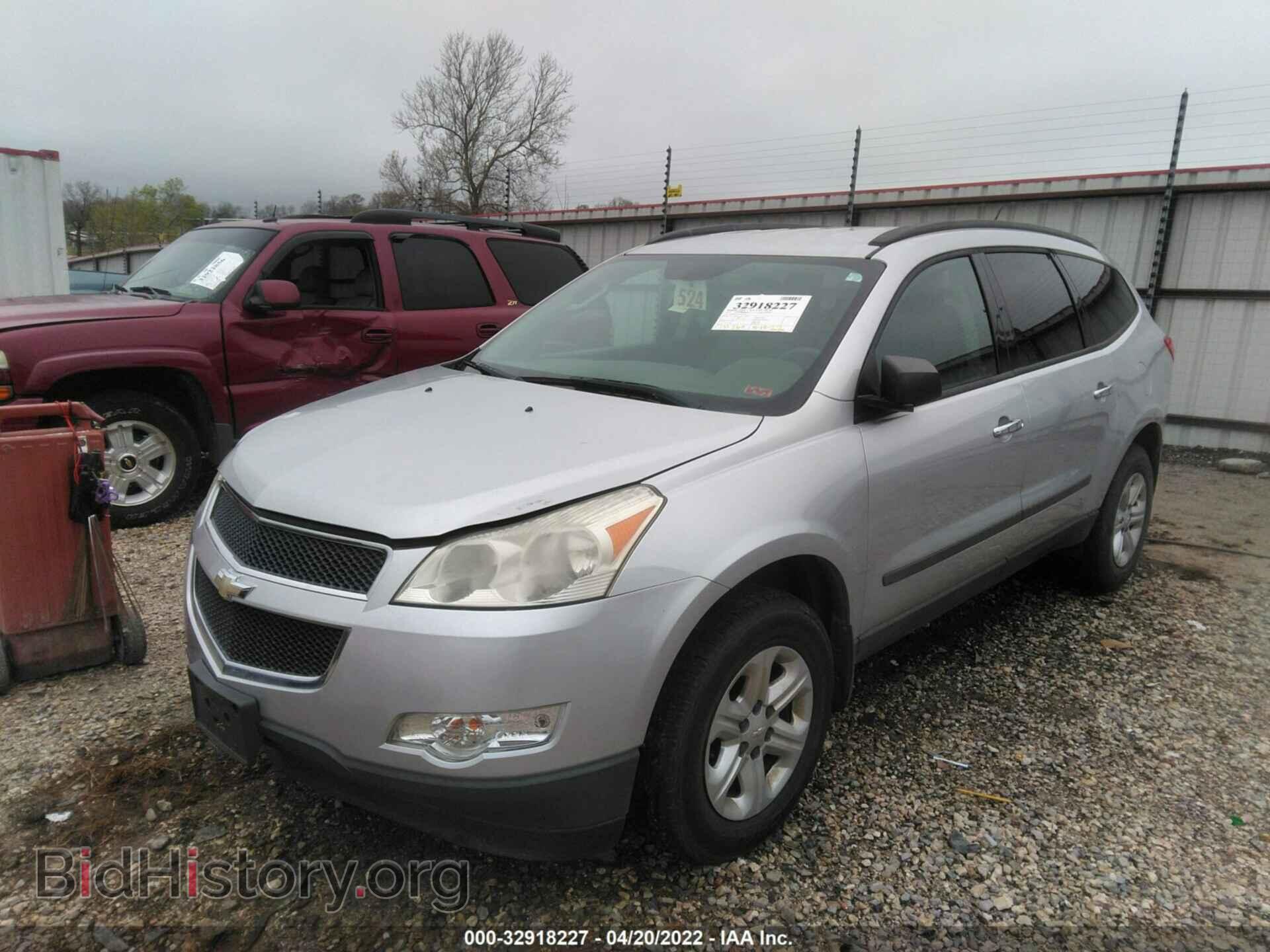 2011 CHEVROLET TRAVERSE - VIN: 1GNKRFED6BJ129720 - Фото 2