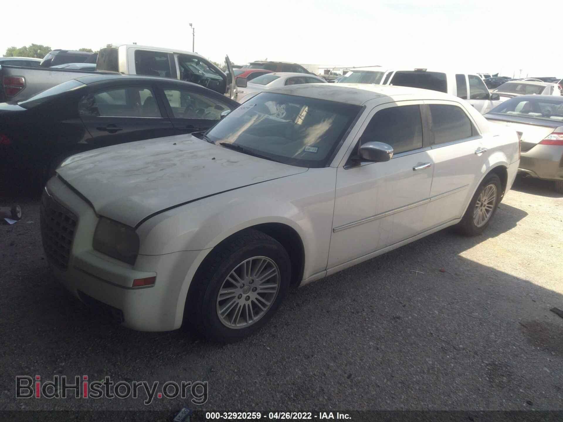2010 CHRYSLER 300 - VIN: 2C3CA5CV5AH218130 - Фото 2