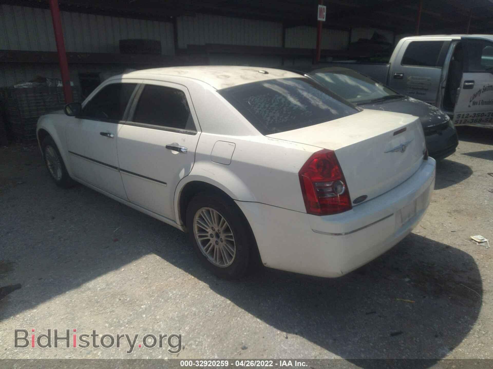2010 CHRYSLER 300 - VIN: 2C3CA5CV5AH218130 - Фото 3