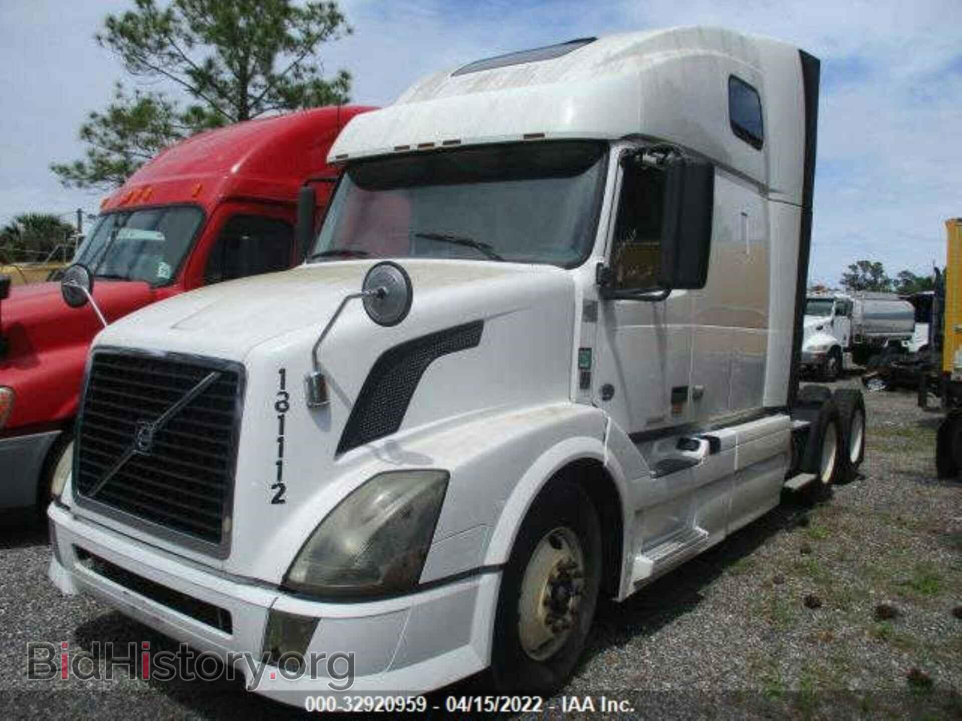 2012 VOLVO VN - VIN: 4V4NC9EJ4CN538747 - Фото 2