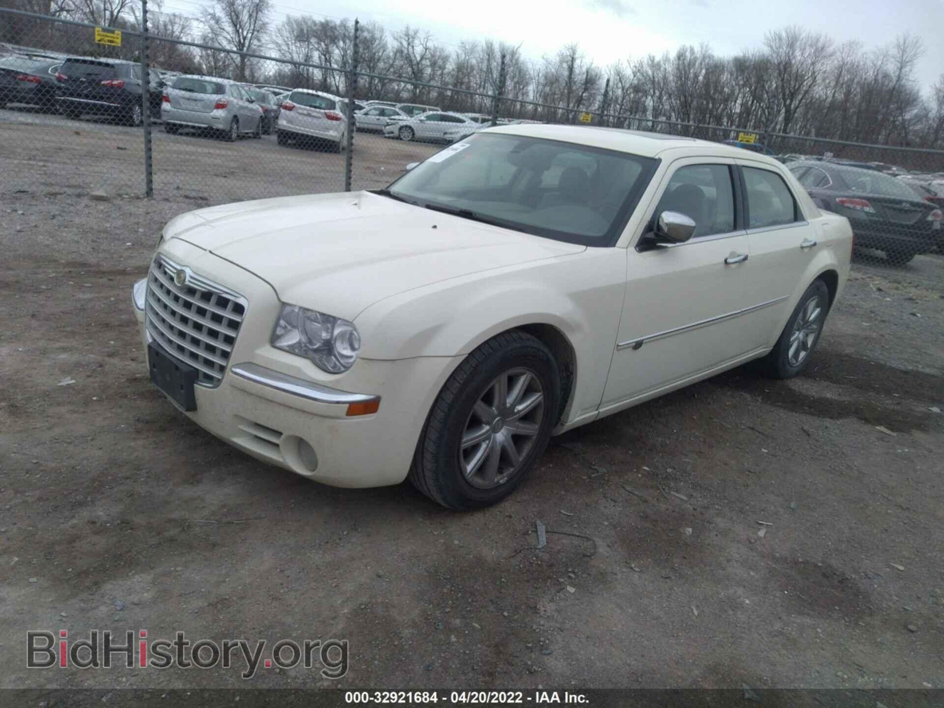 2008 CHRYSLER 300 - VIN: 2C3KA63H38H298601 - Фото 2