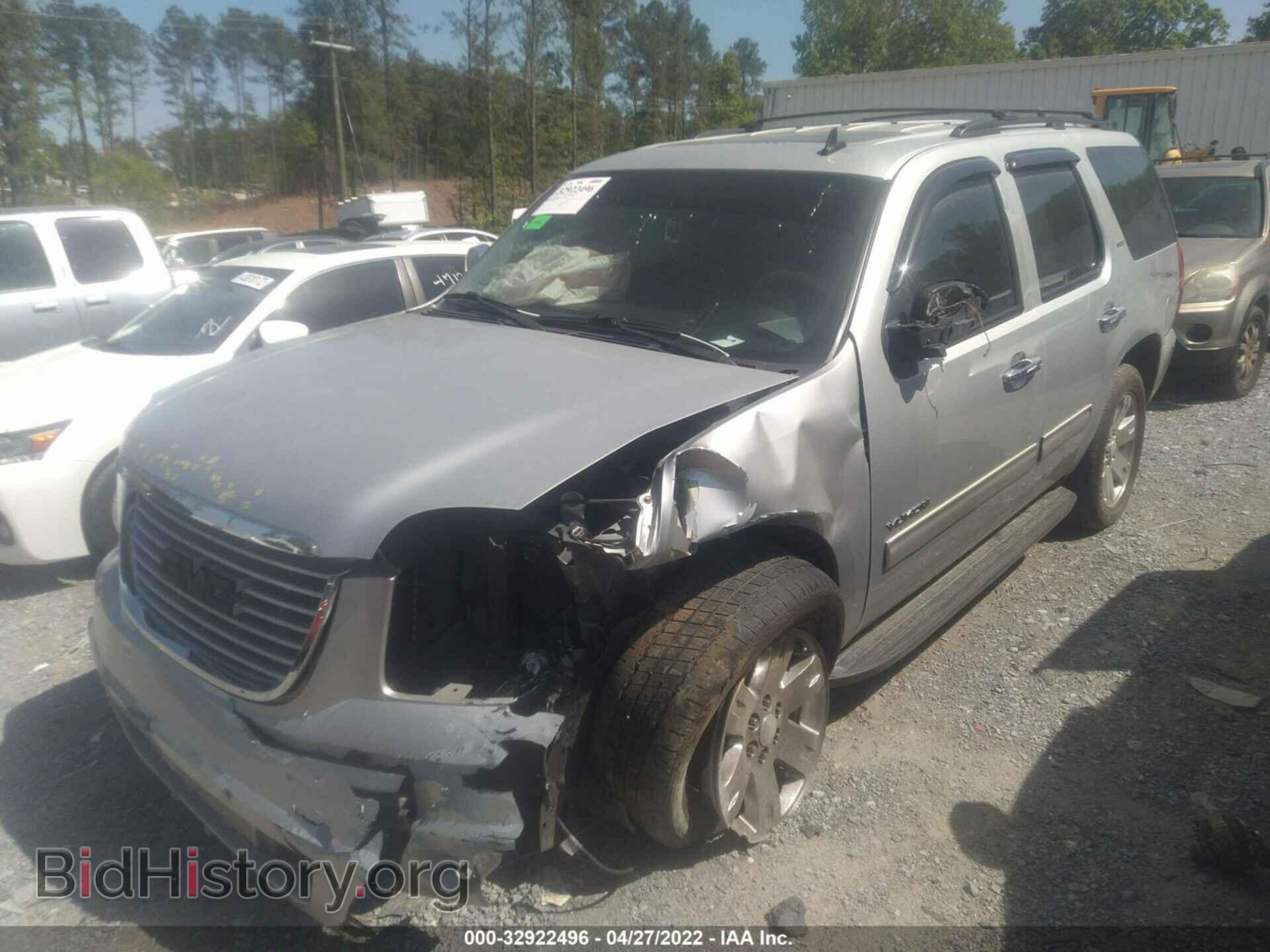 2011 GMC YUKON - VIN: 1GKS1CE02BR100037 - Фото 2