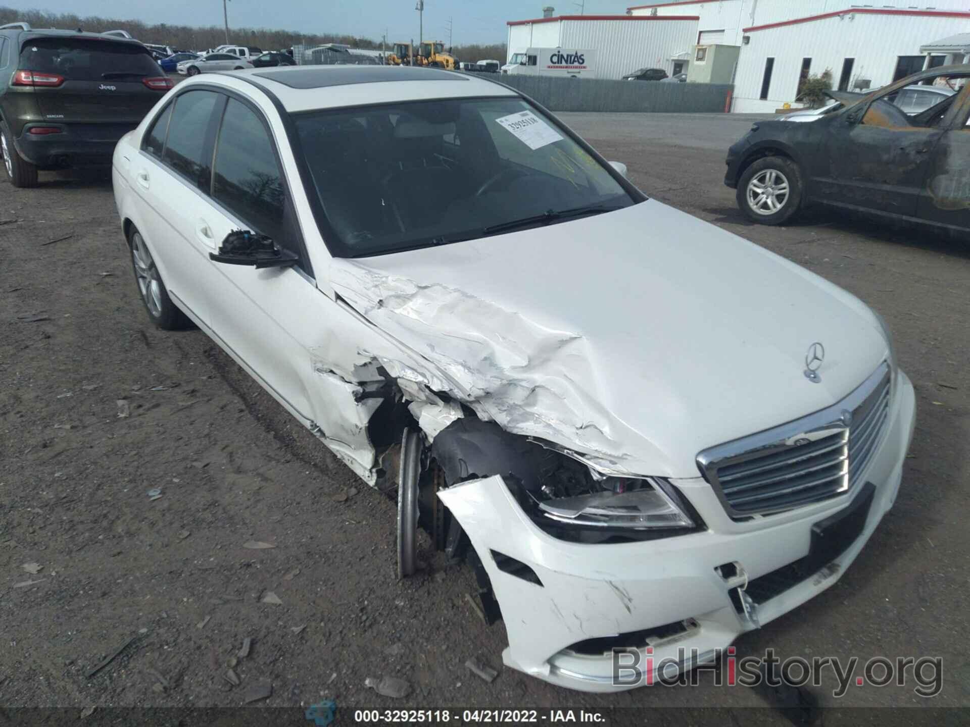 Photo WDDGF8BB4CR231239 - MERCEDES-BENZ C-CLASS 2012