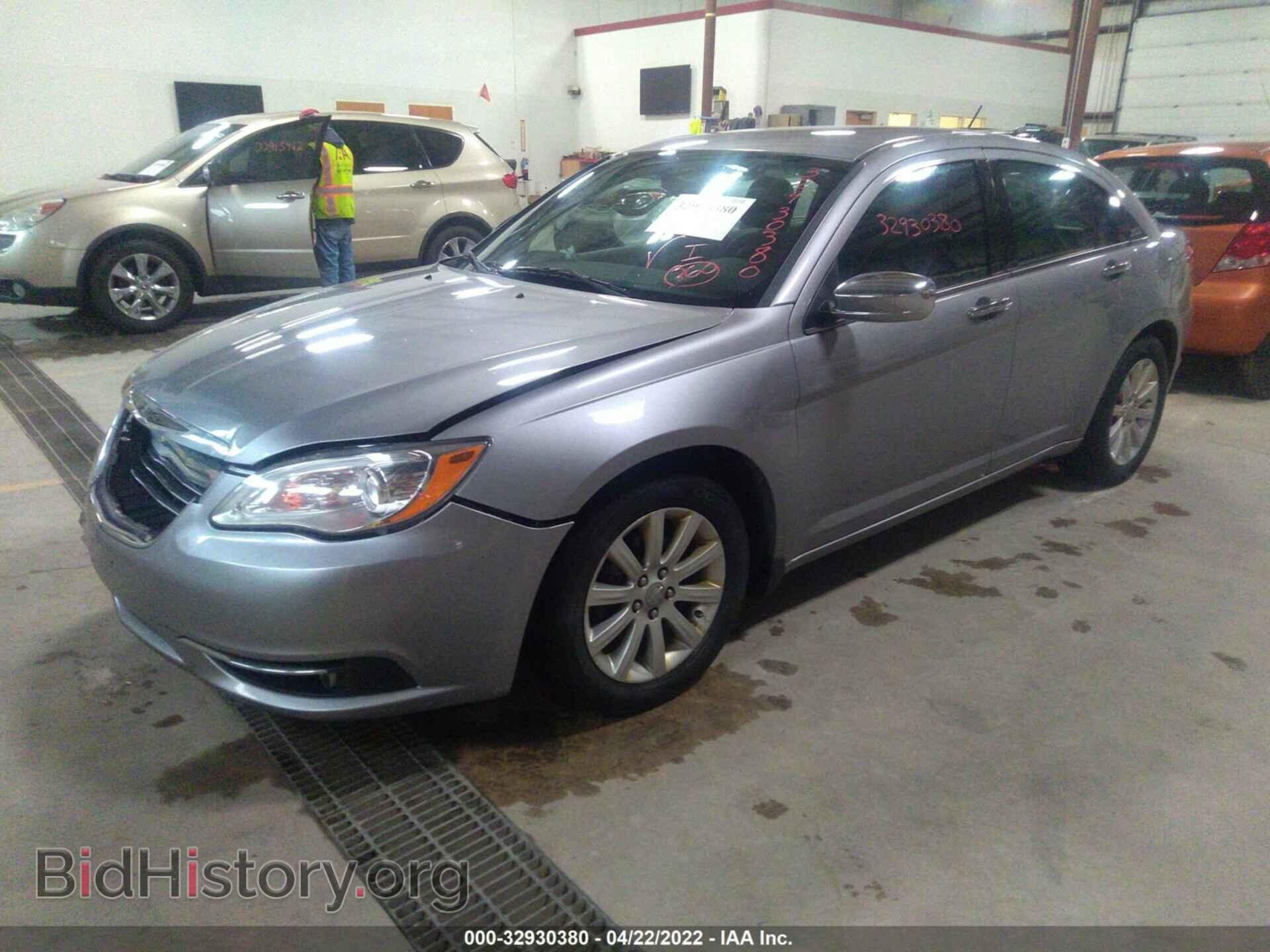 2013 CHRYSLER 200 - VIN: 1C3CCBCG6DN745633 - Фото 2