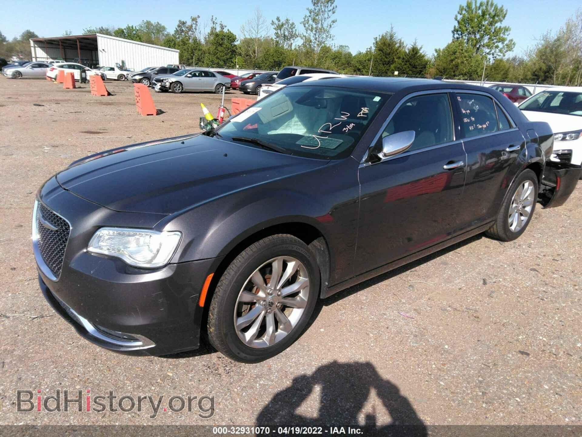 2019 CHRYSLER 300 - VIN: 2C3CCAKG2KH565289 - Фото 2