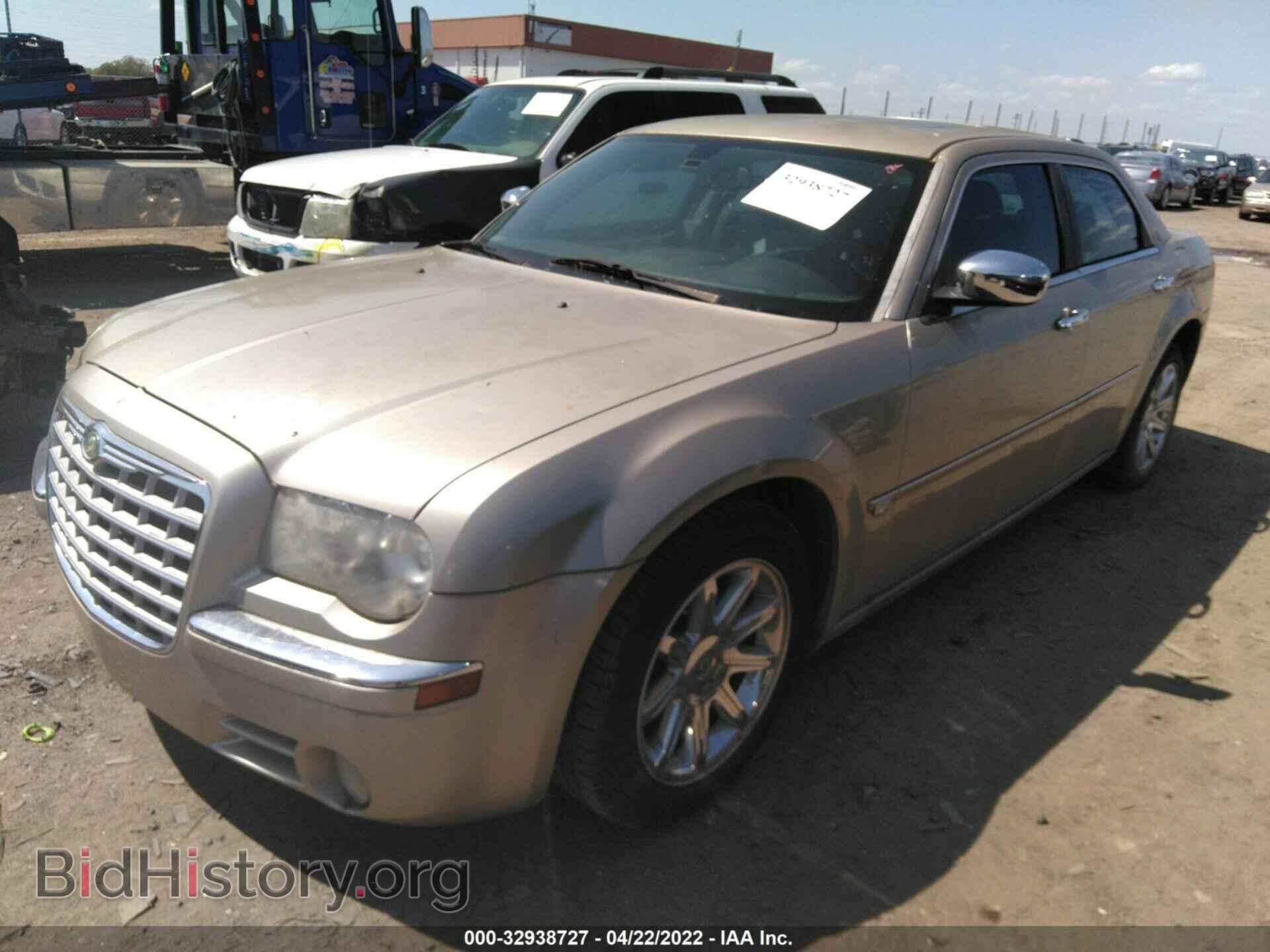 2006 CHRYSLER 300 - VIN: 2C3KA63H36H356493 - Фото 2