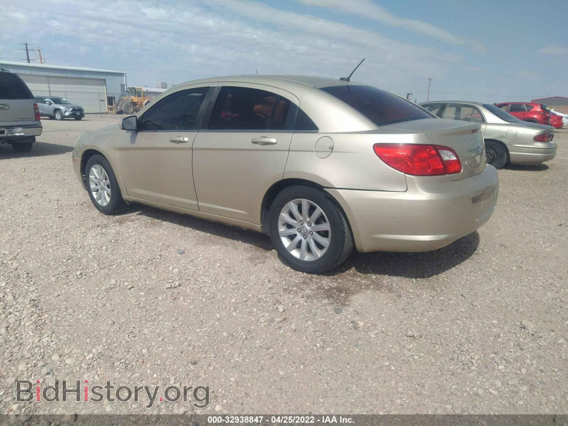 2010 CHRYSLER SEBRING - VIN: 1C3CC5FB9AN158629 - Фото 3