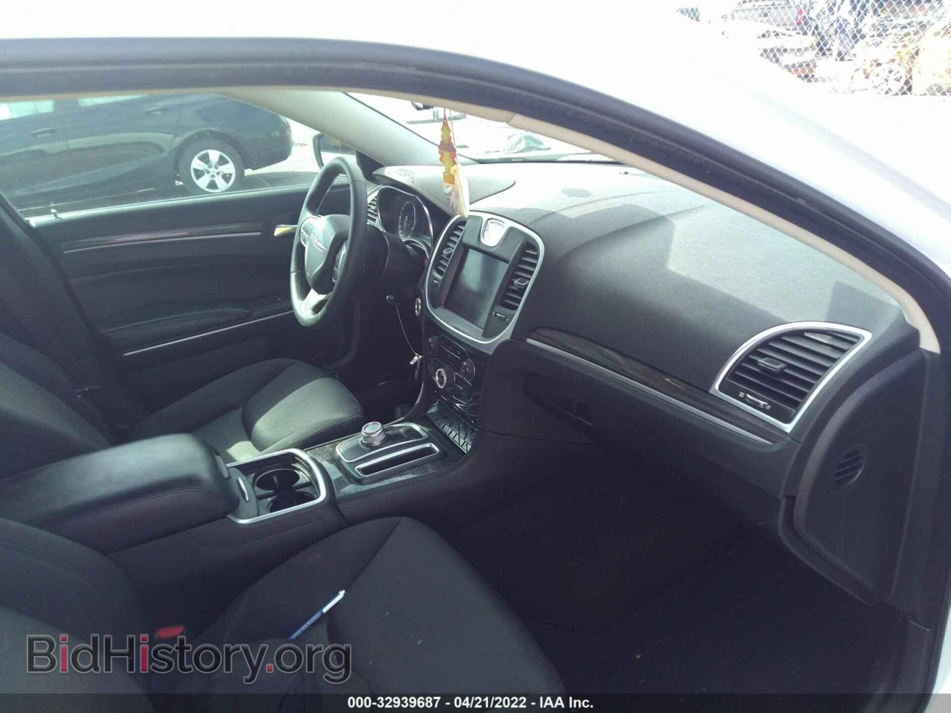 2019 CHRYSLER 300 - VIN: 2C3CCARG0KH611059 - Фото 5