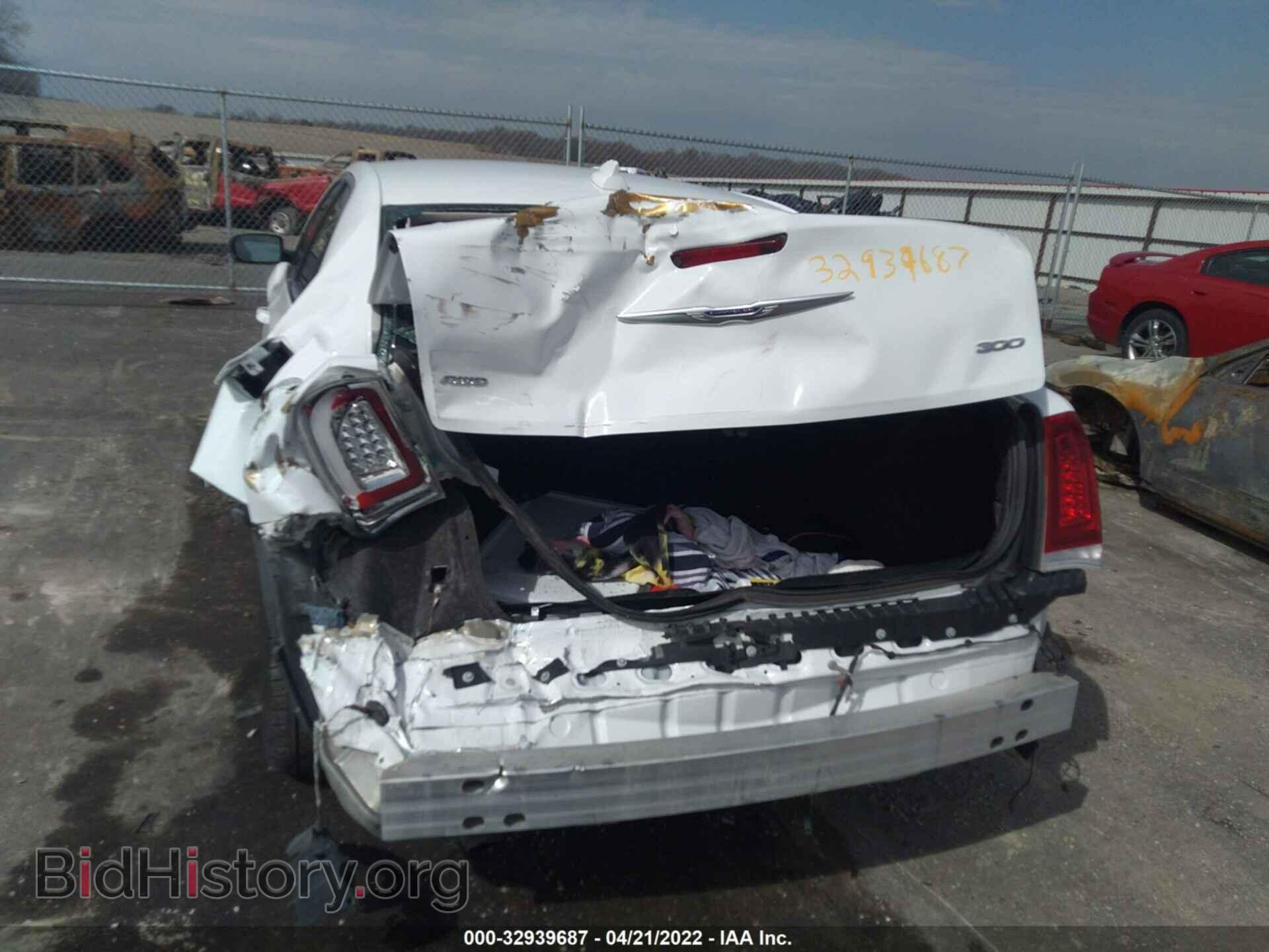 2019 CHRYSLER 300 - VIN: 2C3CCARG0KH611059 - Фото 6