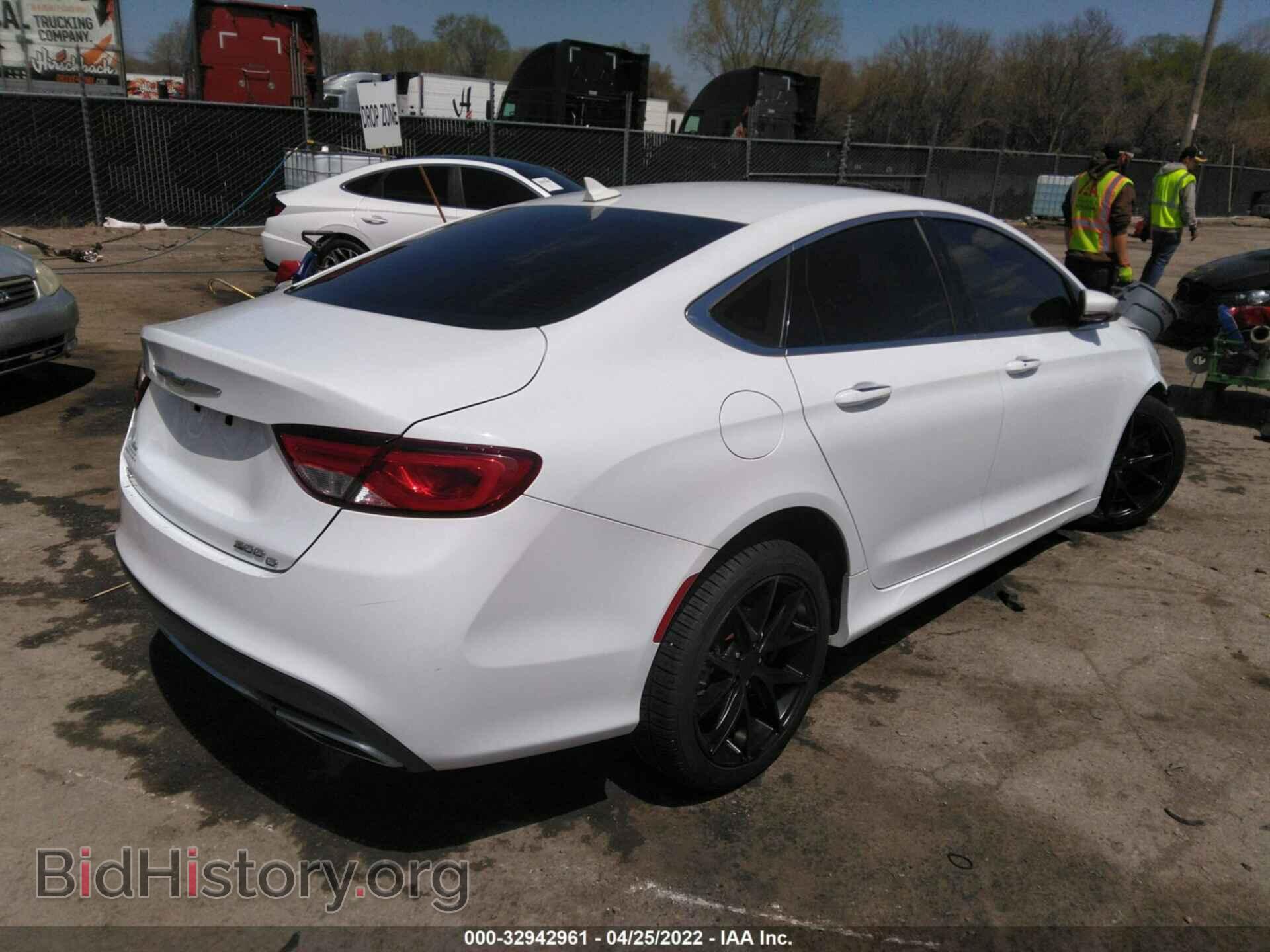 2015 CHRYSLER 200 - VIN: 1C3CCCEGXFN585732 - Фото 4