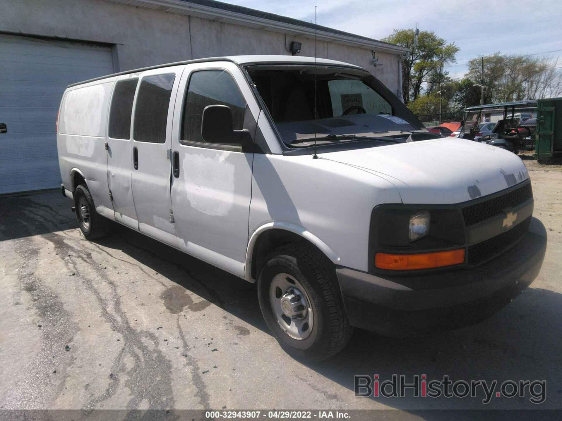 Photo 1GCWGGCG9B1165355 - CHEVROLET EXPRESS CARGO VAN 2011