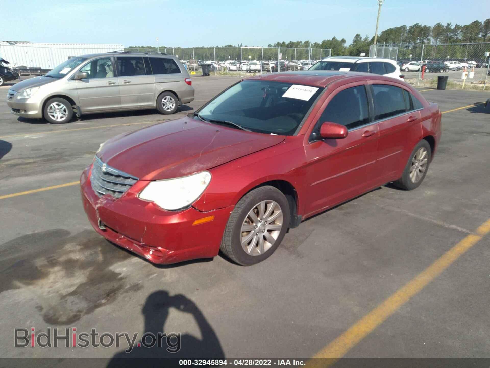 2010 CHRYSLER SEBRING - VIN: 1C3CC5FB7AN157303 - Фото 2