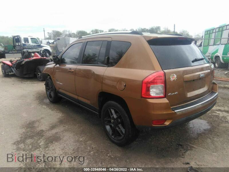 2011 Jeep COMPASS (VIN 1J4NF5FB8BD182028) — фото 3 из 12