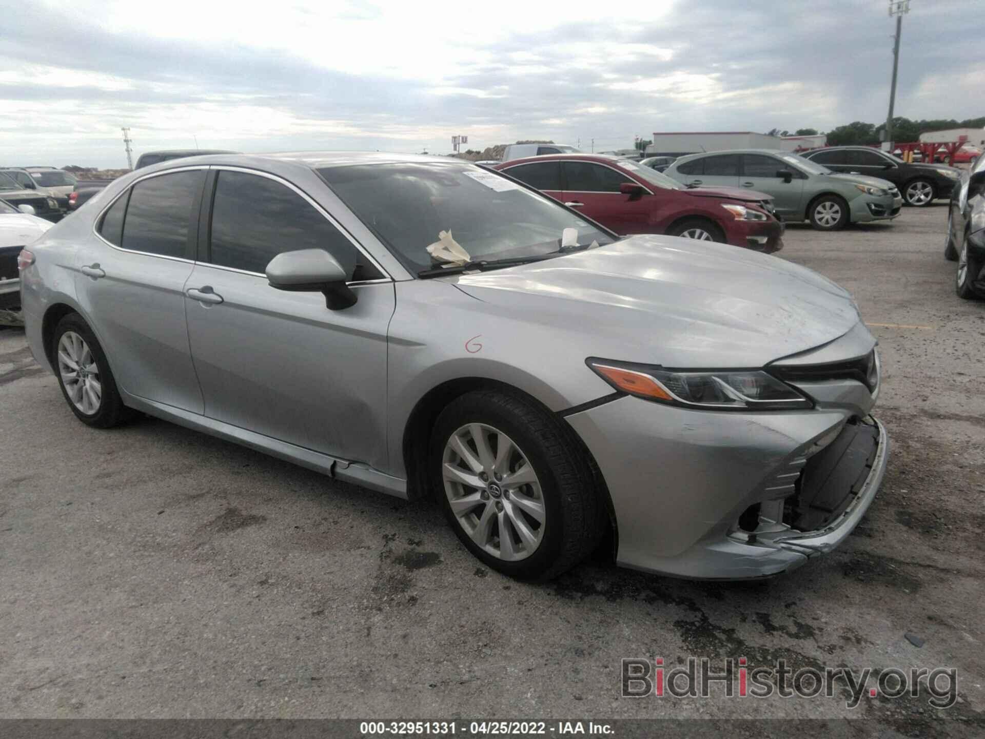 Photo 4T1B11HK8JU026482 - TOYOTA CAMRY 2018