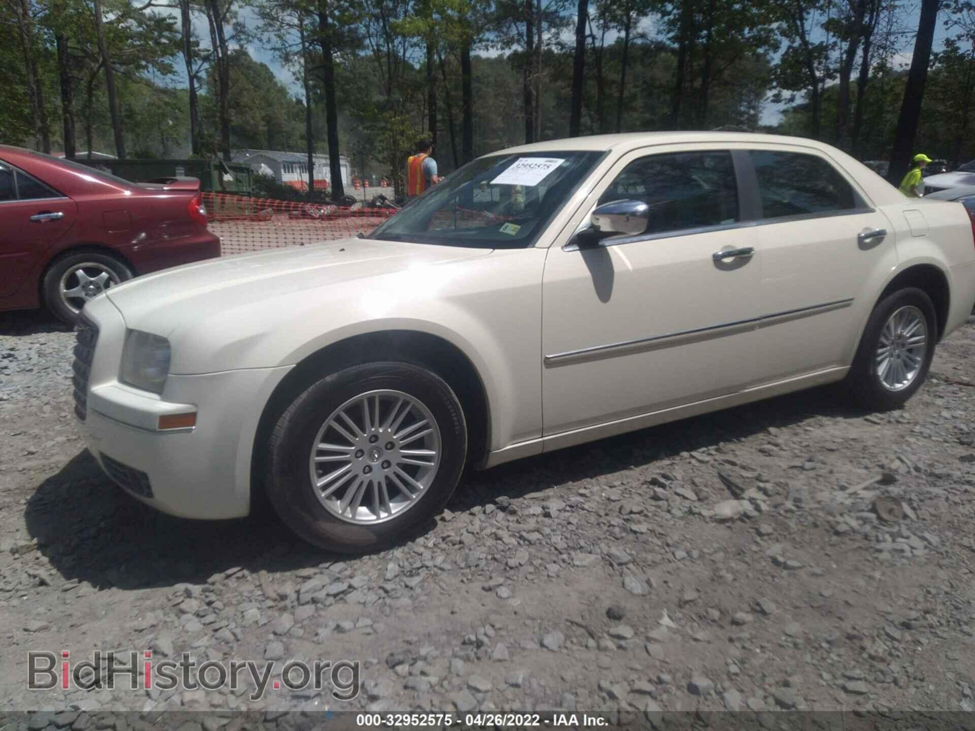 2010 CHRYSLER 300 - VIN: 2C3CA4CD3AH208911 - Фото 2