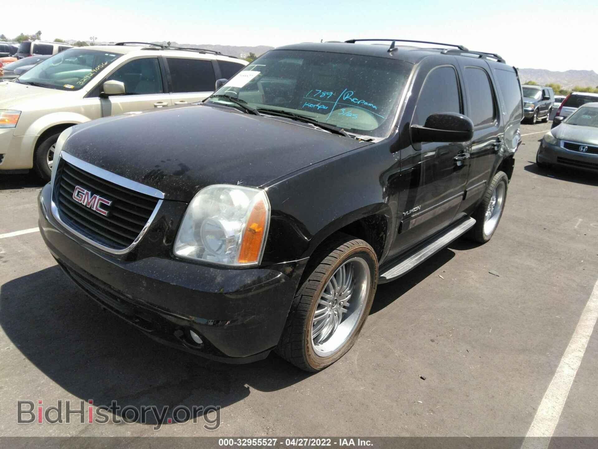 2011 GMC YUKON - VIN: 1GKS2CE05BR372191 - Photo 2