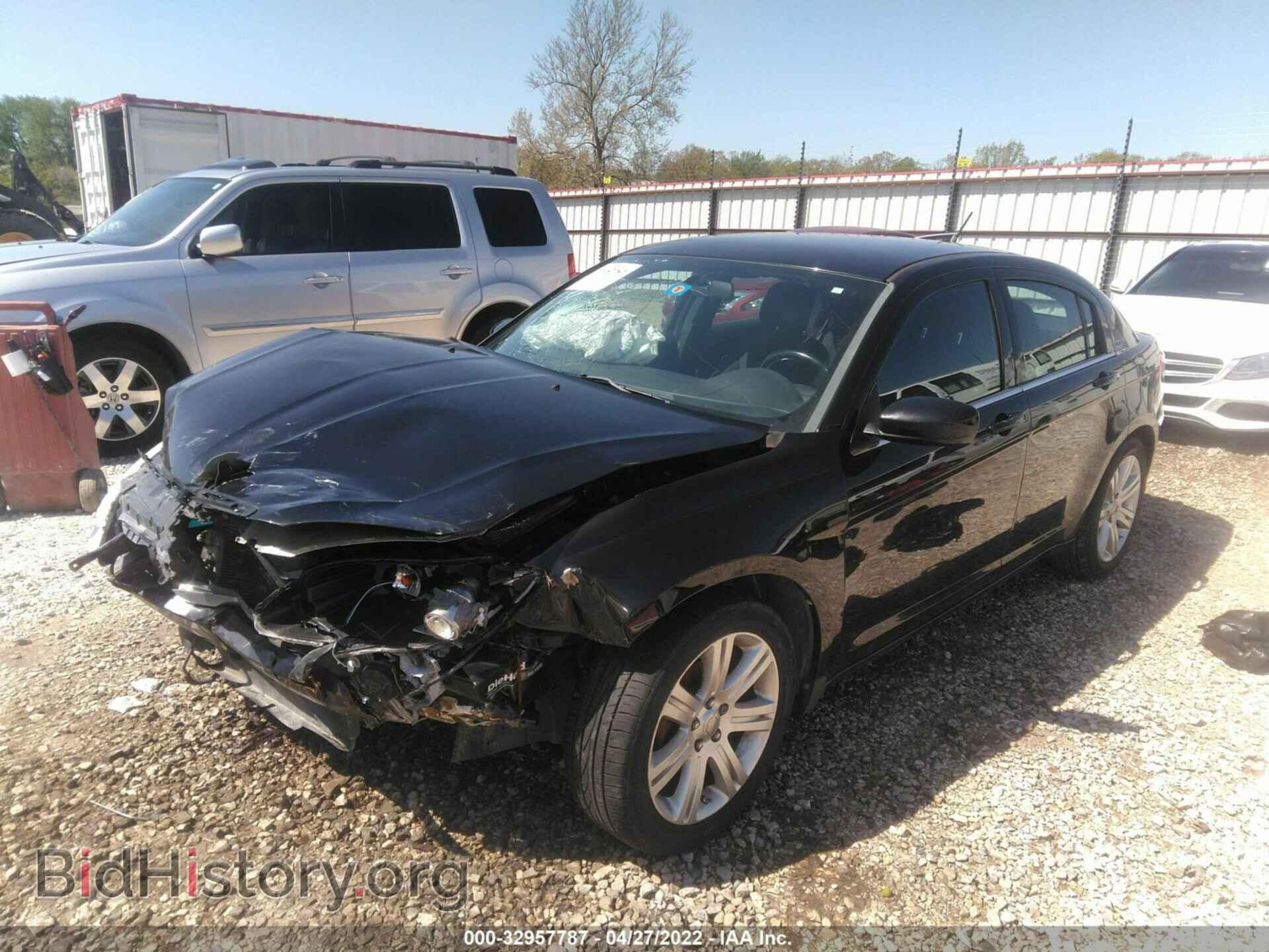 2013 CHRYSLER 200 - VIN: 1C3CCBBB7DN705602 - Photo 2