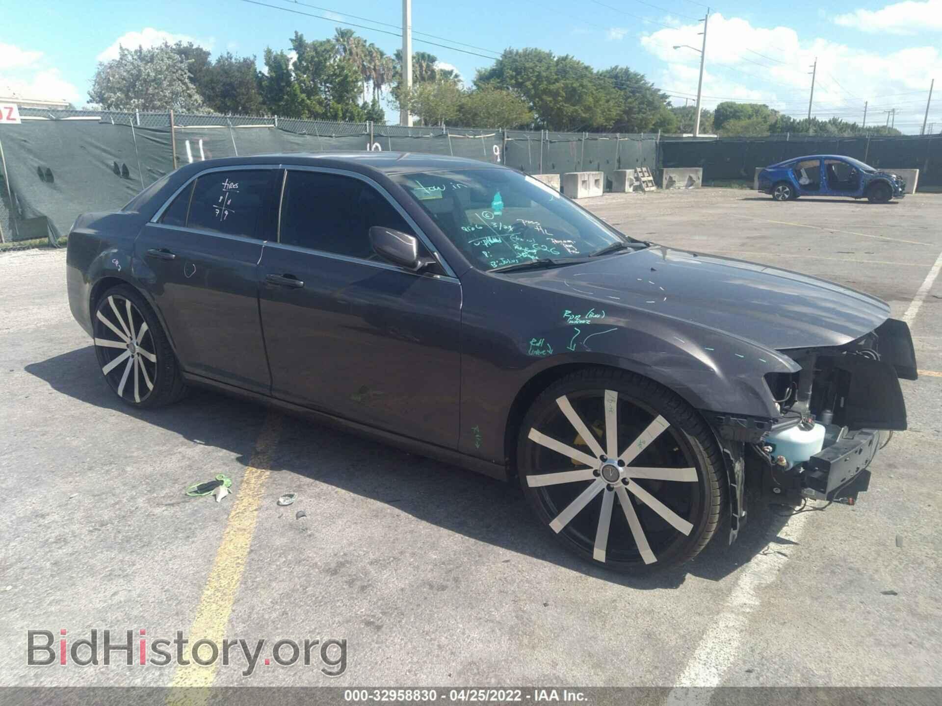 Фотография 2C3CCABG3DH739244 - CHRYSLER 300 2013