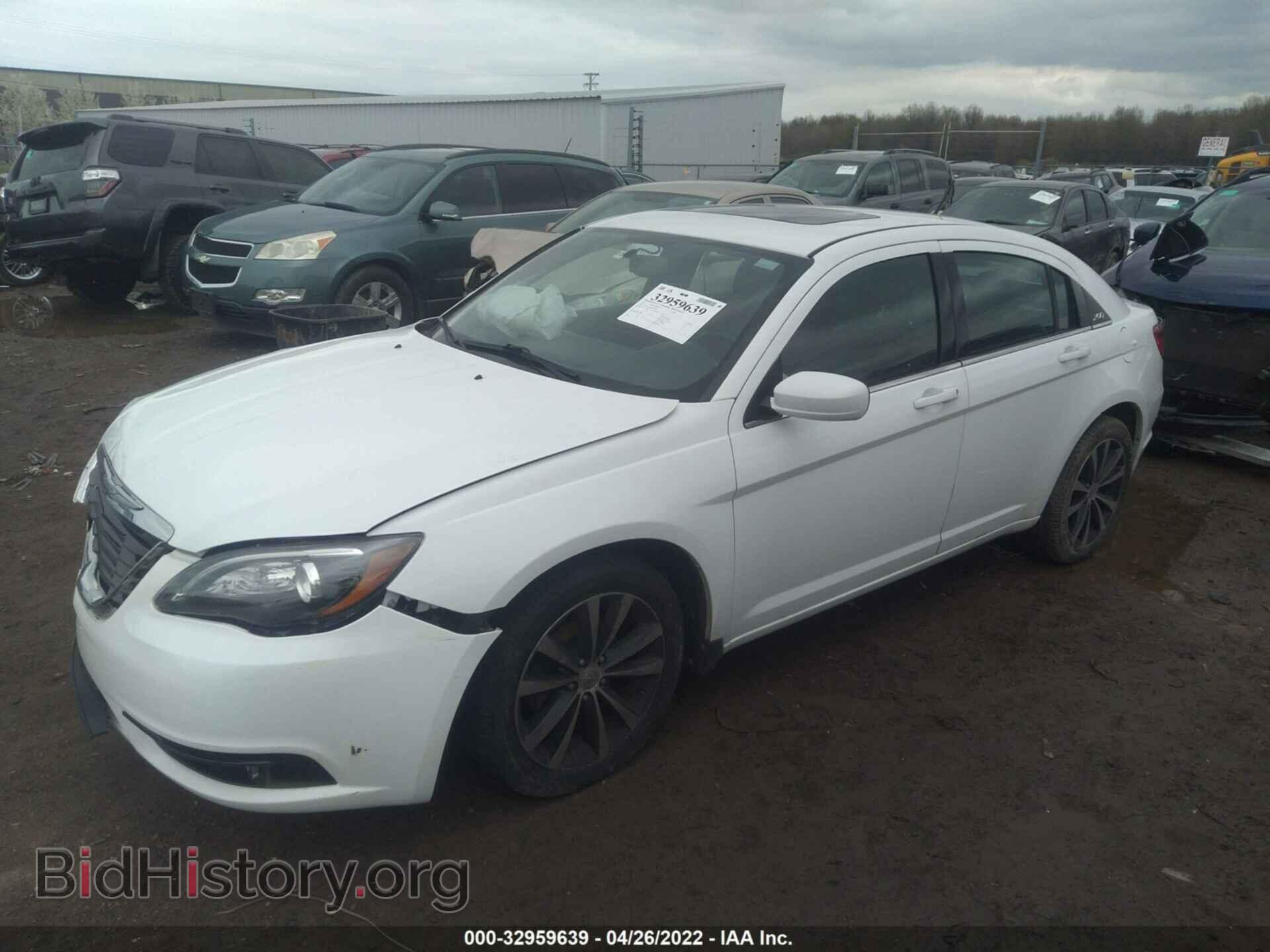 2013 CHRYSLER 200 - VIN: 1C3CCBCG2DN701998 - Фото 2