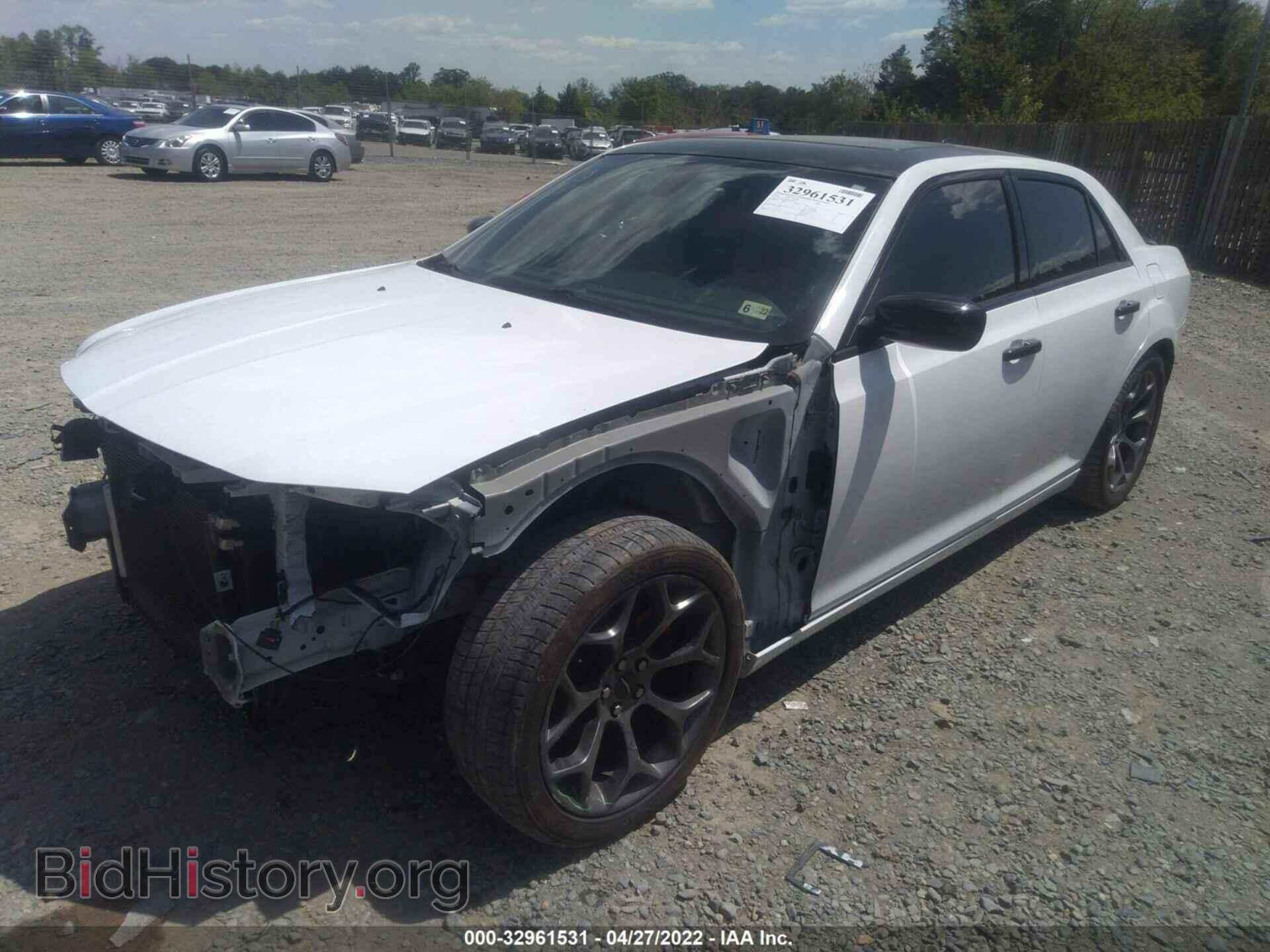 2015 CHRYSLER 300 - VIN: 2C3CCABG9FH864445 - Фото 2