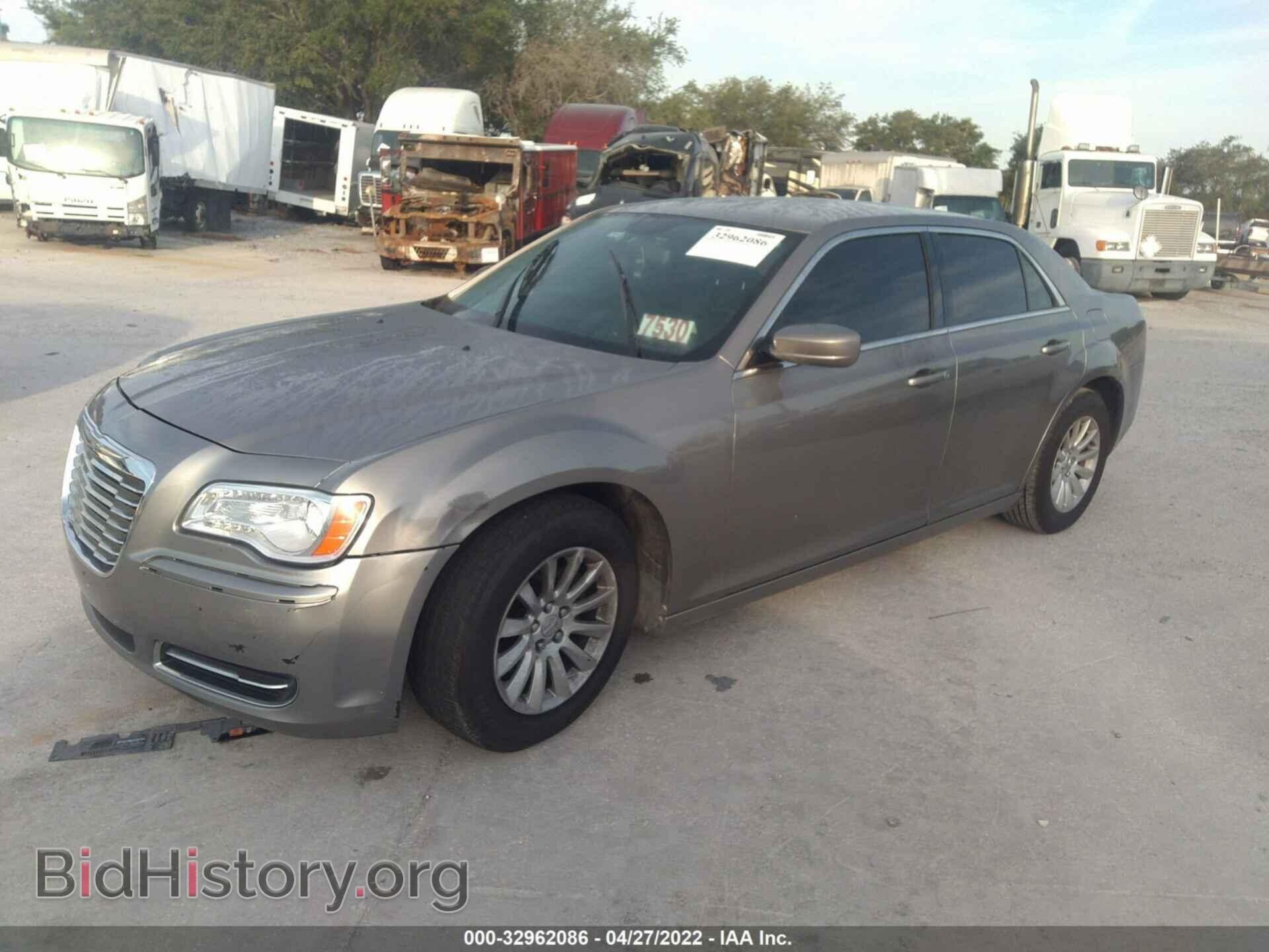 2014 CHRYSLER 300 - VIN: 2C3CCAAG0EH166435 - Photo 2