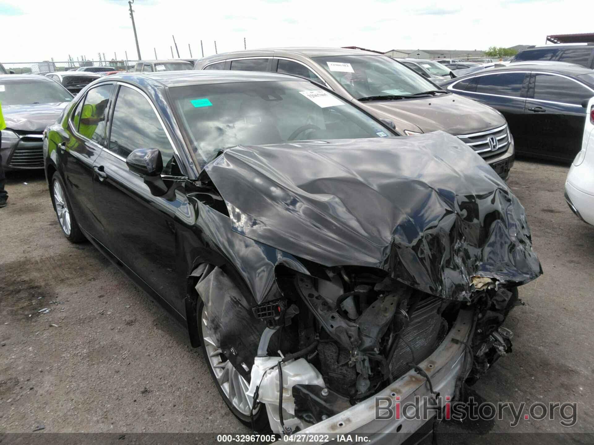 Photo 4T1B11HK9JU123206 - TOYOTA CAMRY 2018