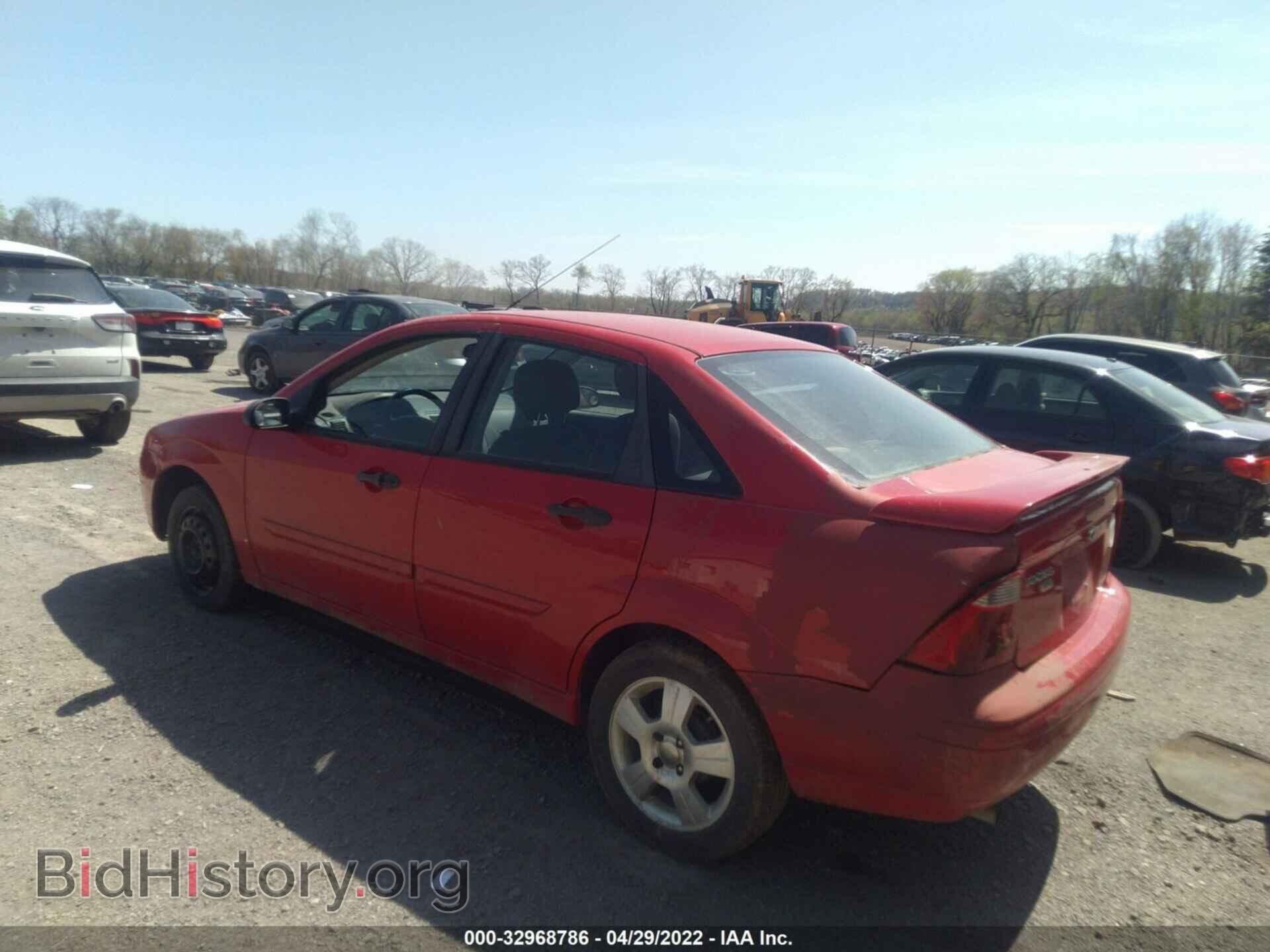 2007 FORD FOCUS - VIN: 1FAHP34N67W145207 - Фото 3