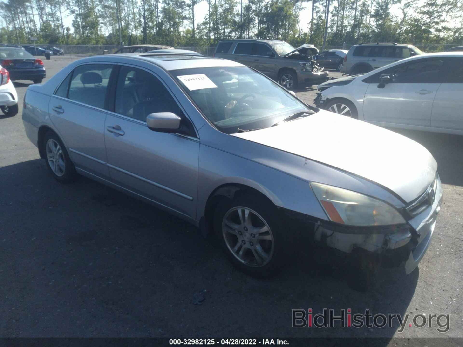 Photo 1HGCM56847A092750 - HONDA ACCORD SDN 2007