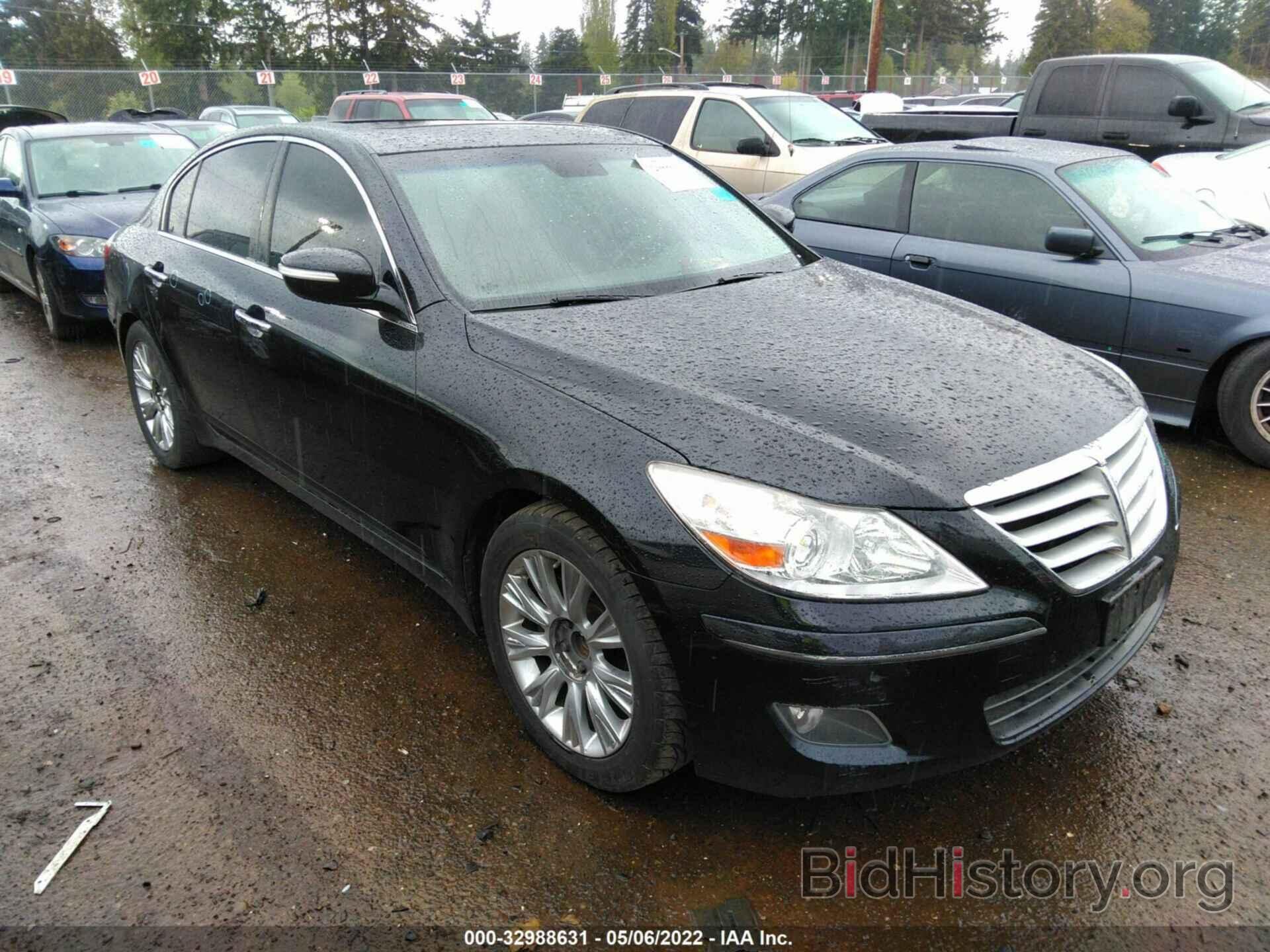 Photo KMHGC46EX9U042497 - HYUNDAI GENESIS 2009