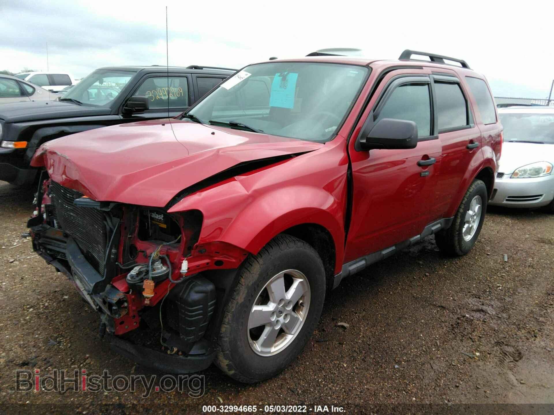 2011 FORD ESCAPE - VIN: 1FMCU0D73BKB32830 - Фото 2