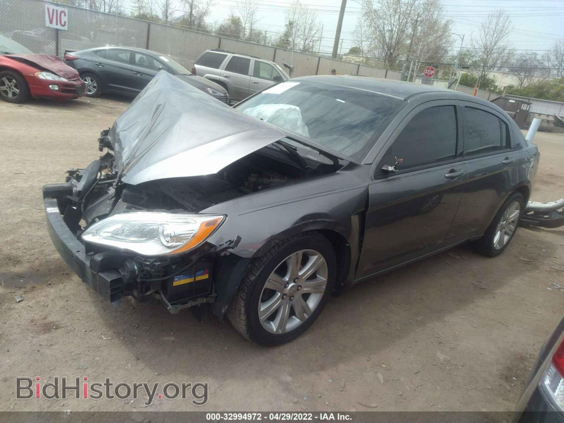 2013 CHRYSLER 200 - VIN: 1C3CCBAB0DN685811 - Photo 2