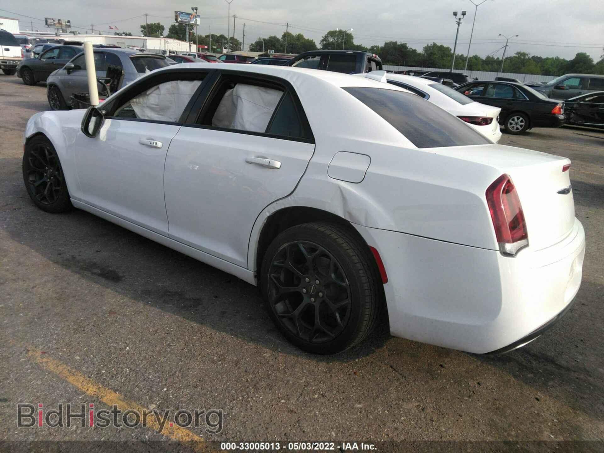 2019 CHRYSLER 300 - VIN: 2C3CCAAG2KH727052 - Фото 3