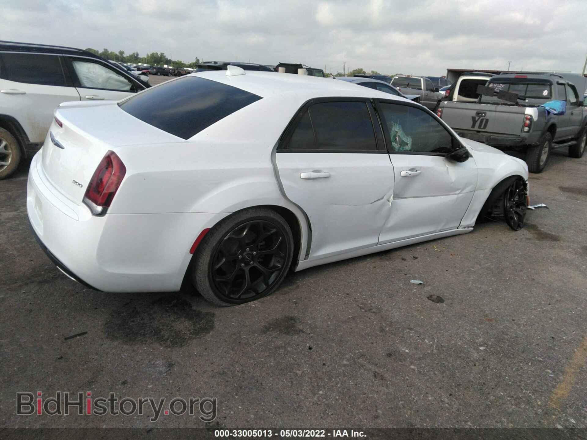 2019 CHRYSLER 300 - VIN: 2C3CCAAG2KH727052 - Фото 4