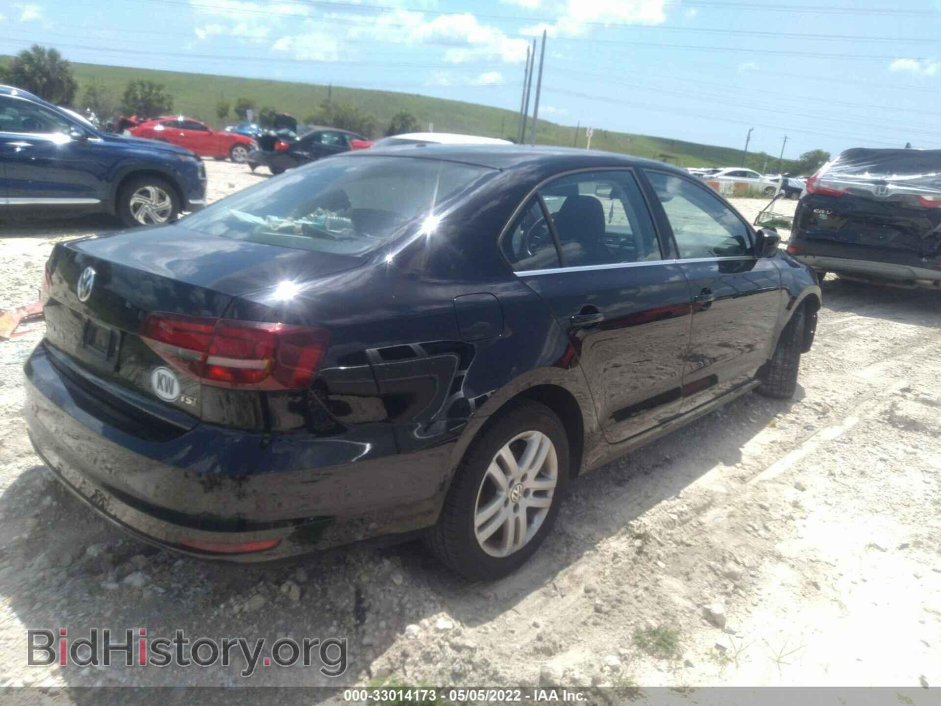 2017 VOLKSWAGEN JETTA - VIN: 3VW2B7AJ3HM224744 - Photo 4