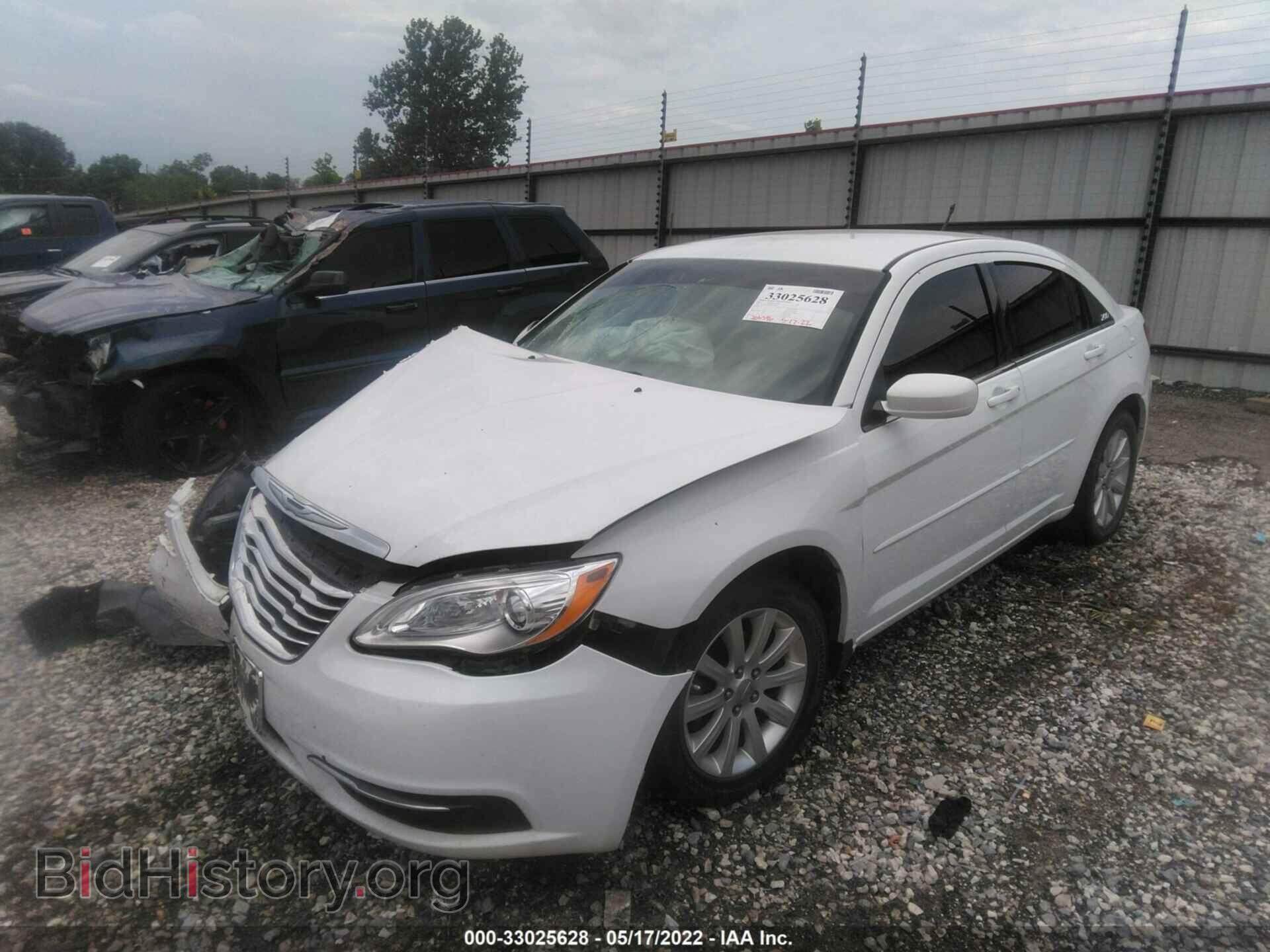 2011 CHRYSLER 200 - VIN: 1C3BC1FG2BN617484 - Фото 2
