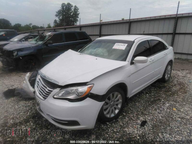 2011 Chrysler 200 (VIN 1C3BC1FG2BN617484) — photo 2 of 15