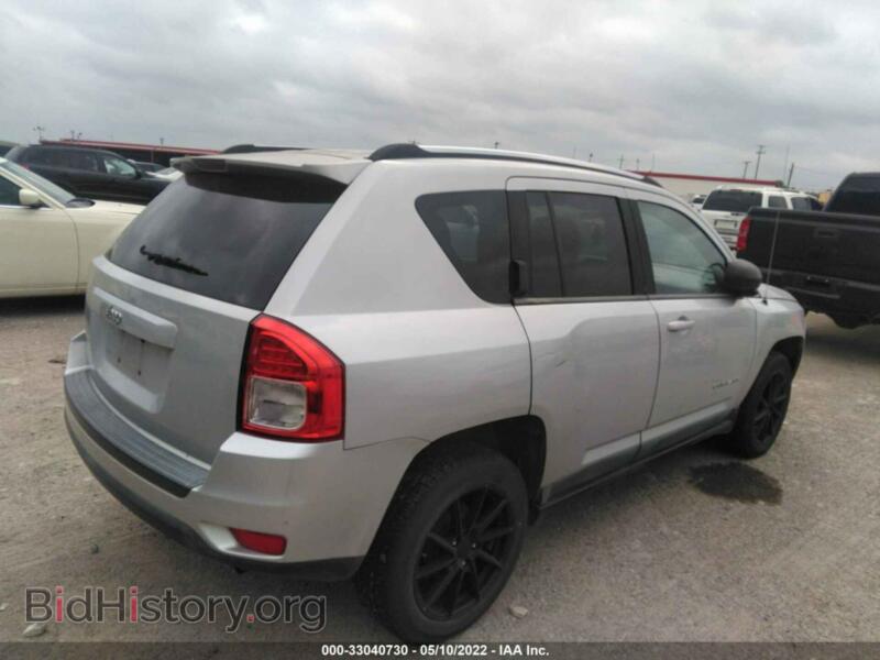 2011 Jeep COMPASS (VIN 1J4NT1FA4BD215759) — photo 4 of 10