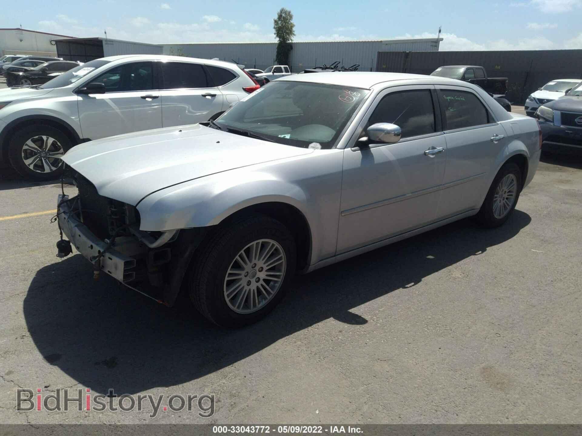 2010 CHRYSLER 300 - VIN: 2C3CA5CV1AH122849 - Фото 2