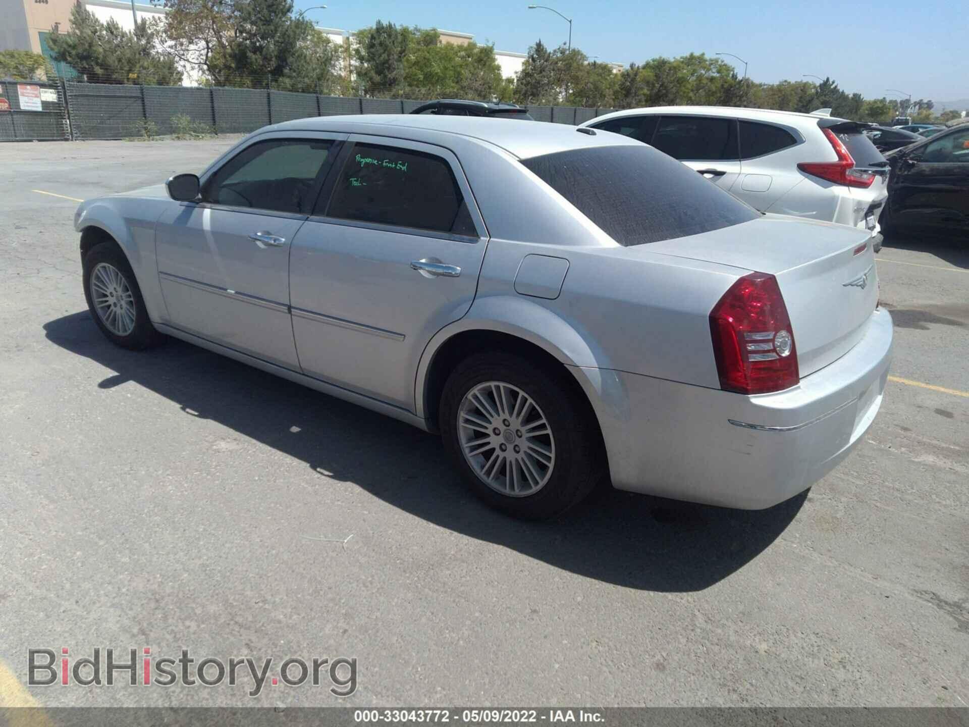 2010 CHRYSLER 300 - VIN: 2C3CA5CV1AH122849 - Фото 3
