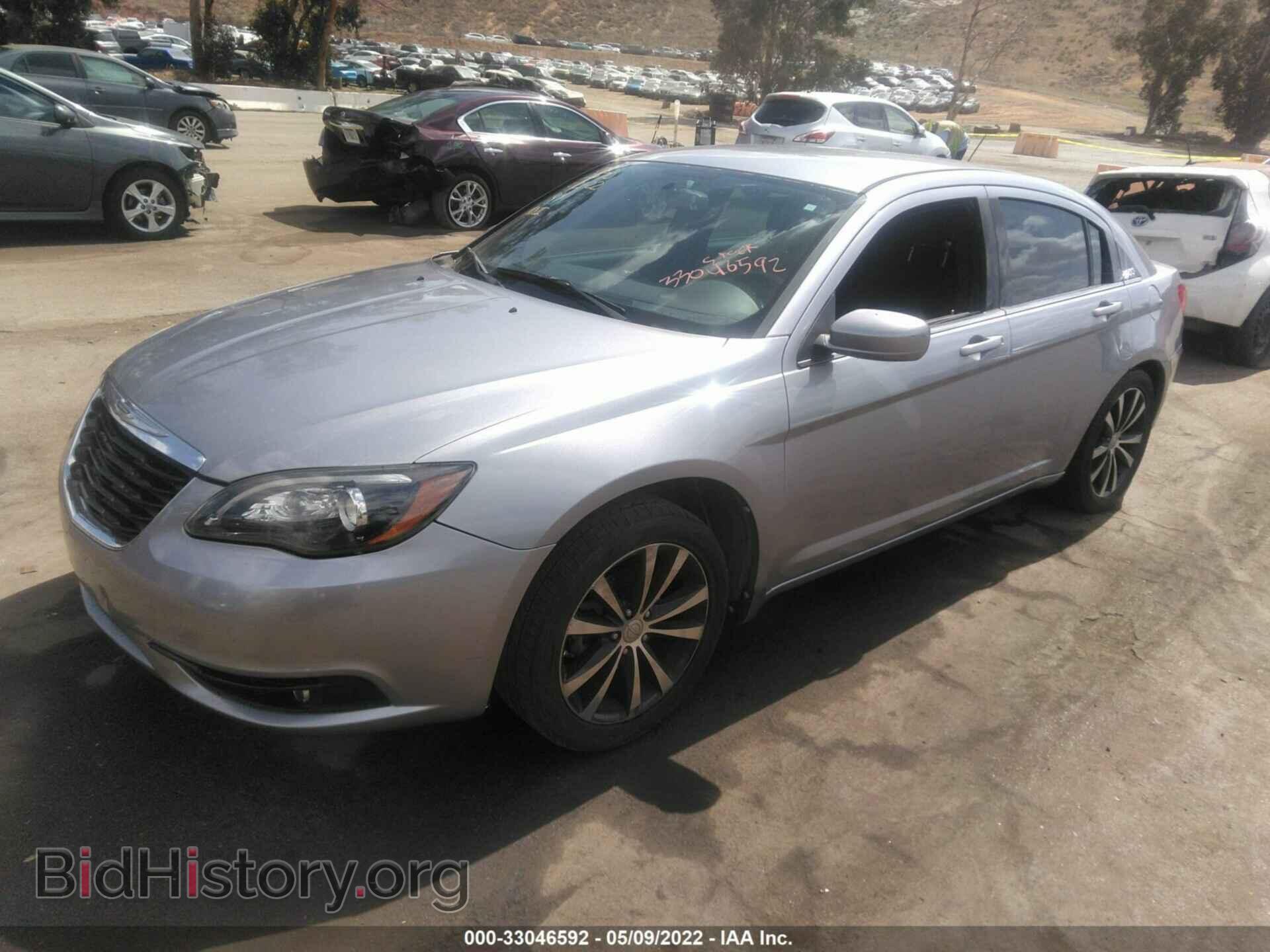 2013 CHRYSLER 200 - VIN: 1C3CCBBB0DN706428 - Фото 2