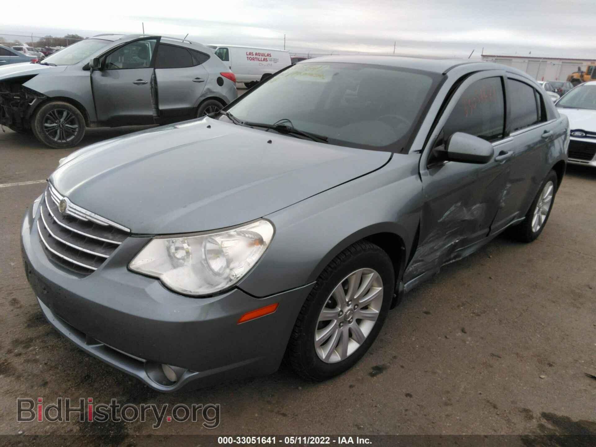 2010 CHRYSLER SEBRING - VIN: 1C3CC5FB5AN160314 - Фото 2