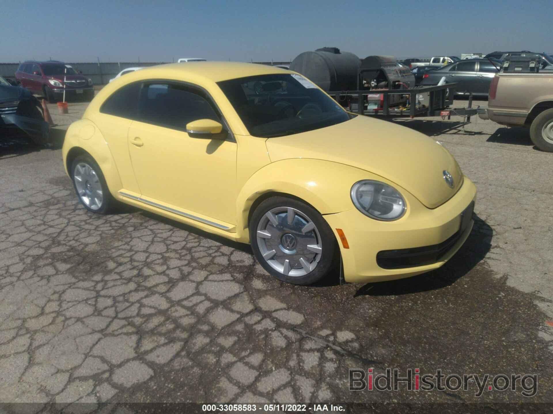 Photo 3VWJP7ATXCM602761 - VOLKSWAGEN BEETLE 2012