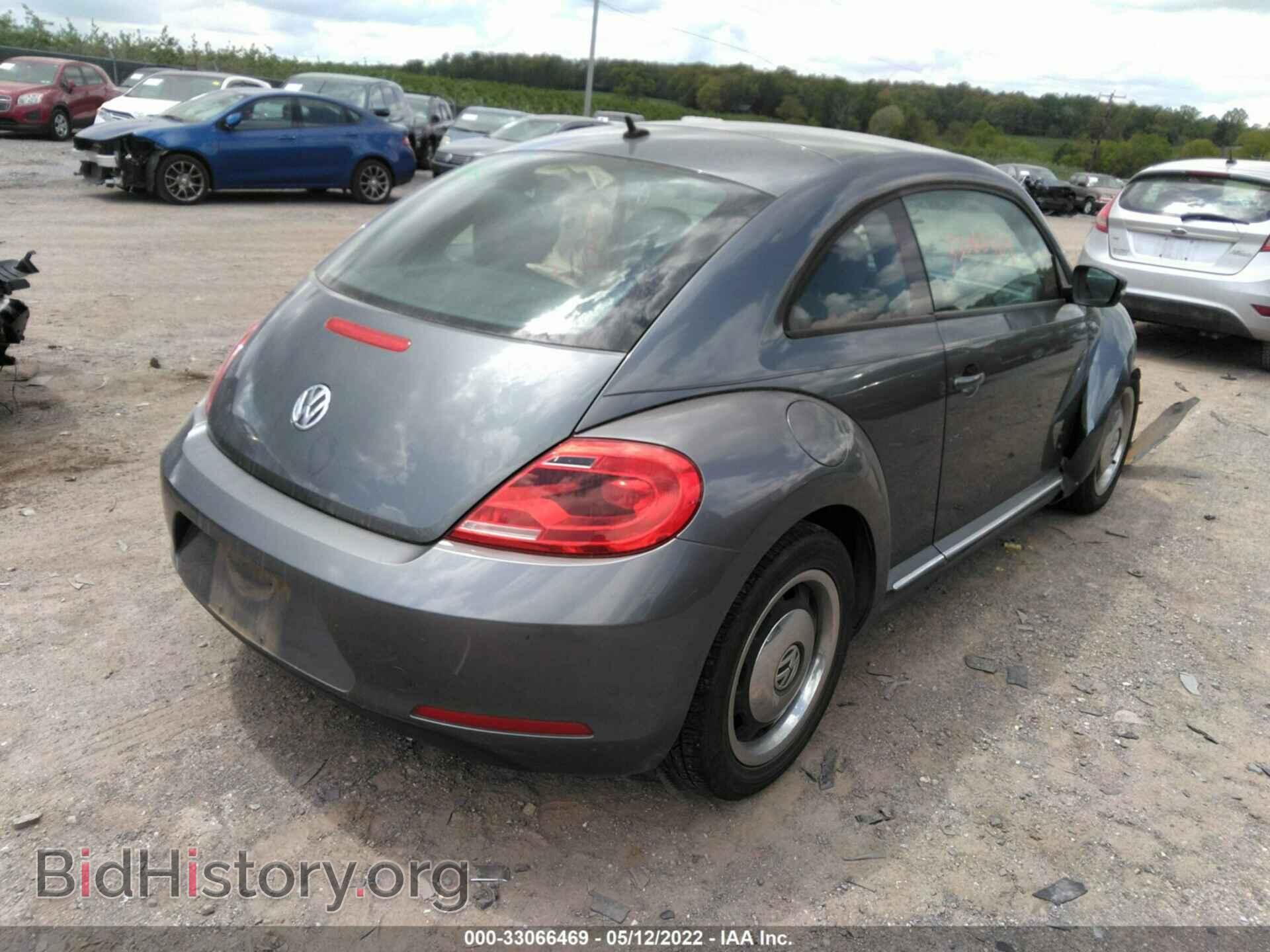 2012 VOLKSWAGEN BEETLE - VIN: 3VWJP7ATXCM618376 - Фото 4