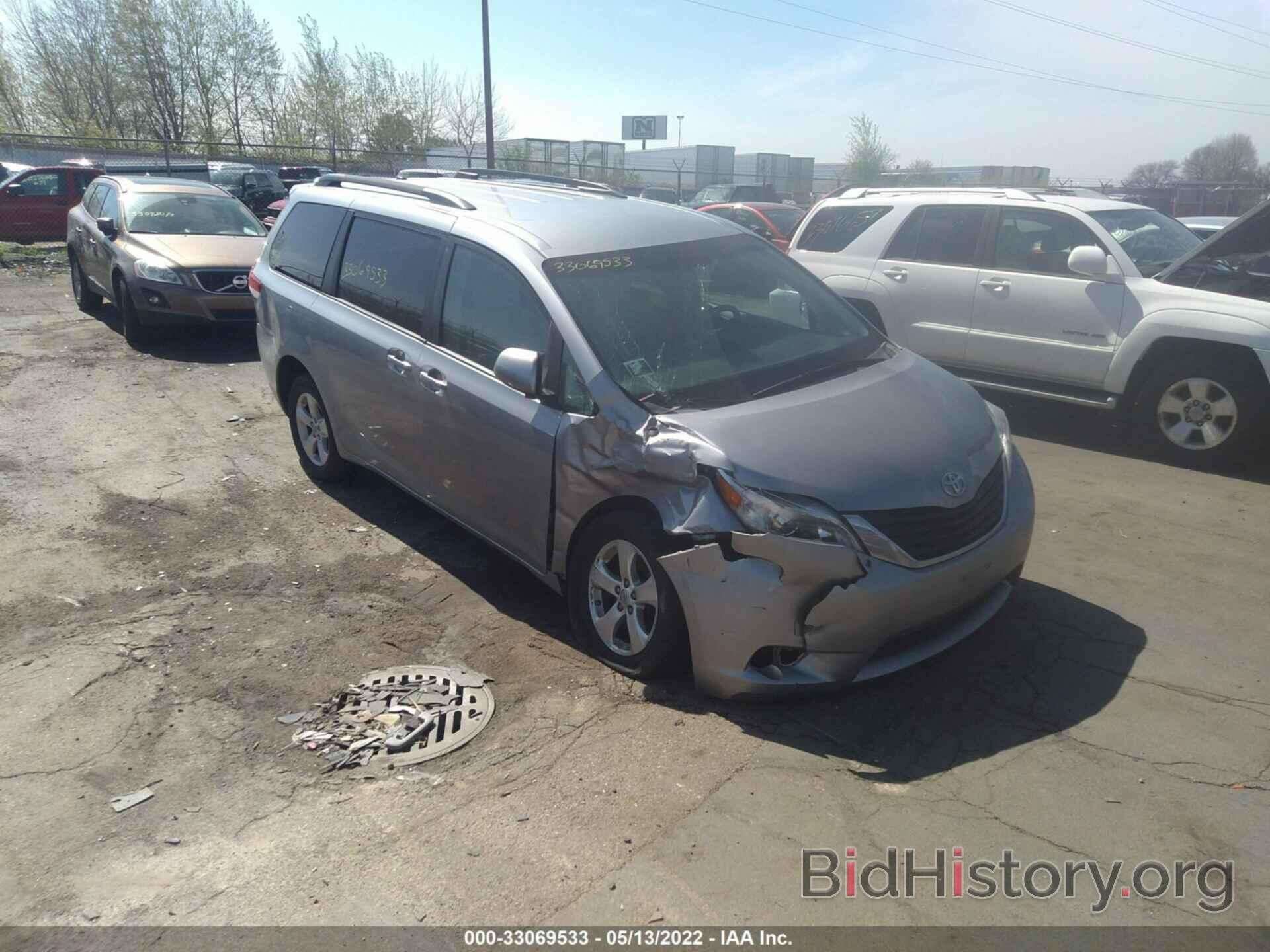 Photo 5TDKK3DC9DS388633 - TOYOTA SIENNA 2013