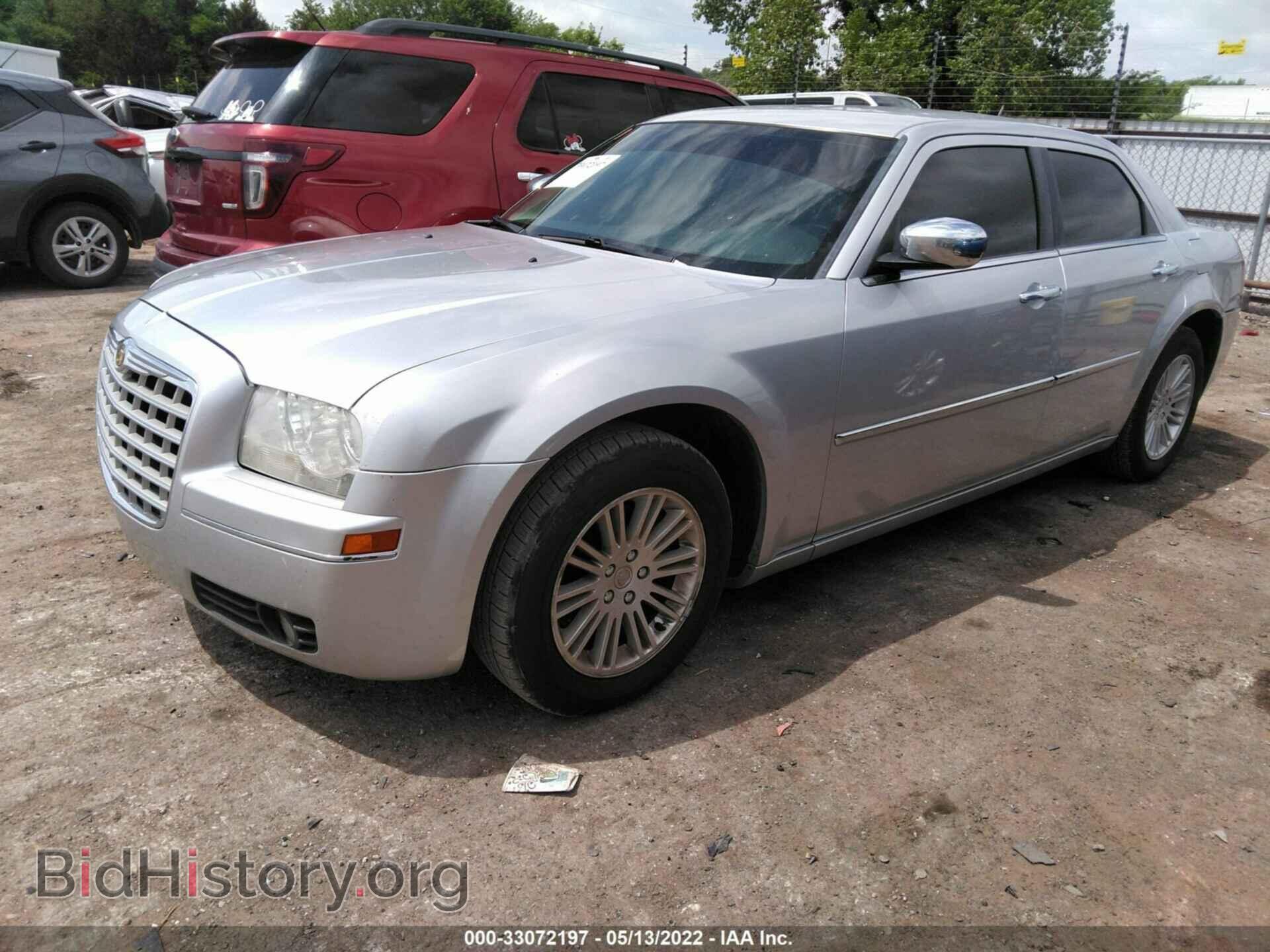 2010 CHRYSLER 300 - VIN: 2C3CA5CV1AH105646 - Фото 2